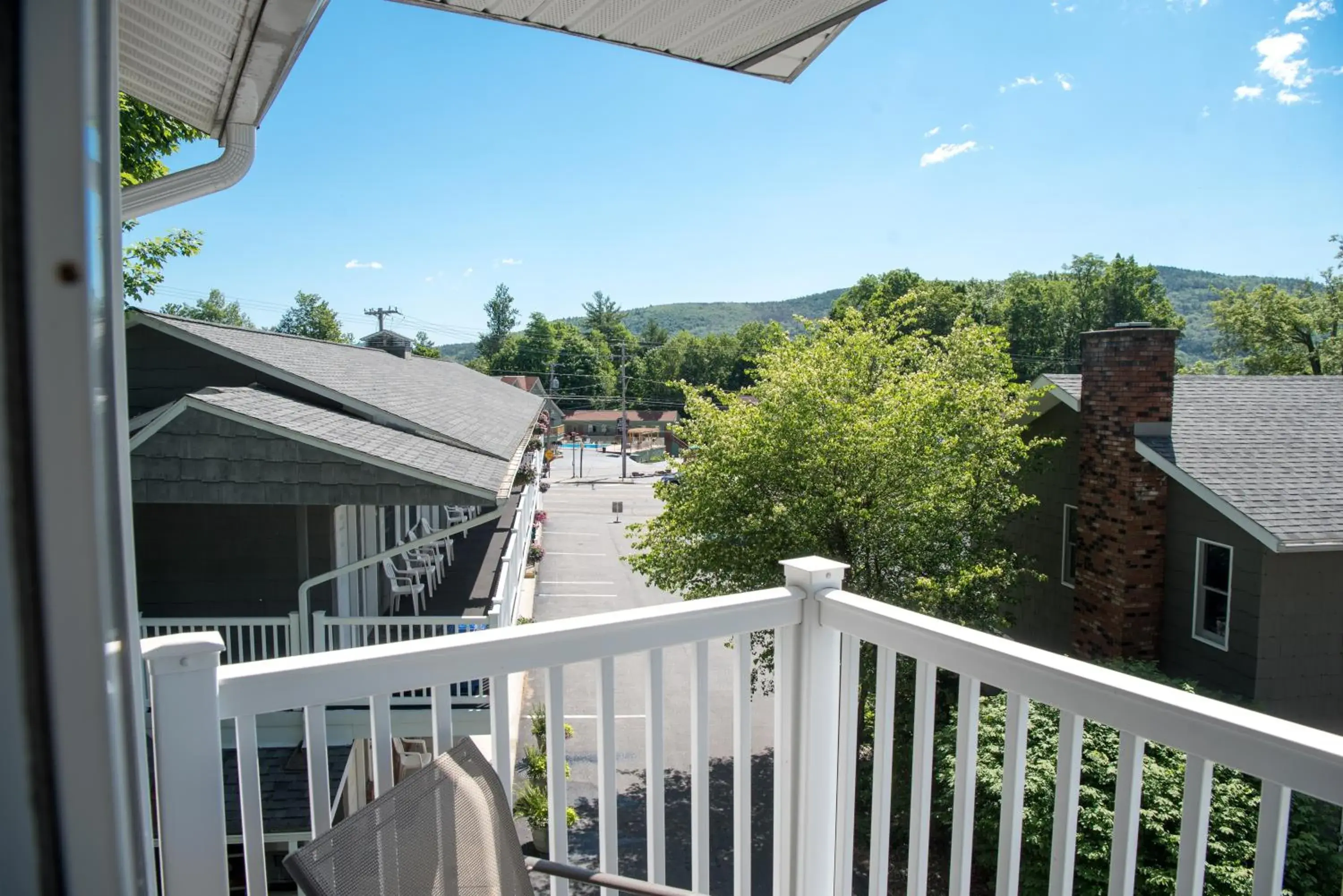 Balcony/Terrace in Americas Best Value Inn & Suites Lake George
