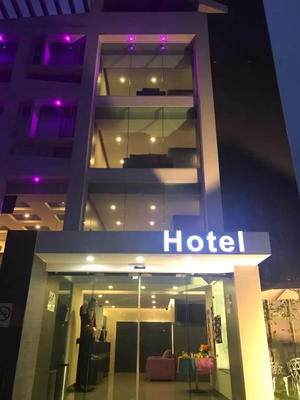 Facade/entrance in Best Western Plus Metepec & Suites