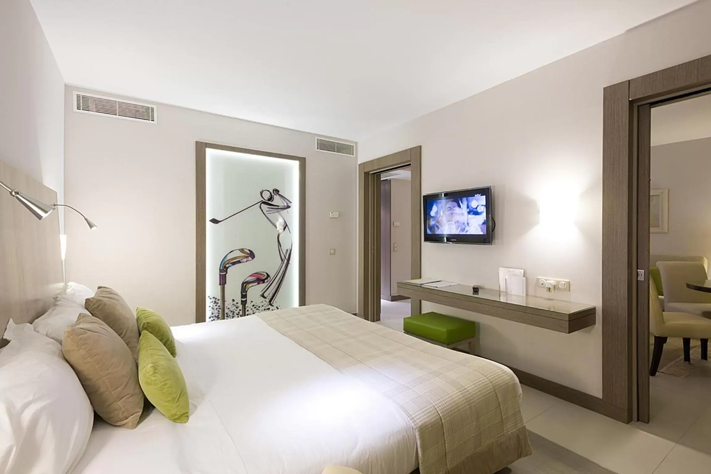 TV and multimedia, Bed in Golf Royal Hotel