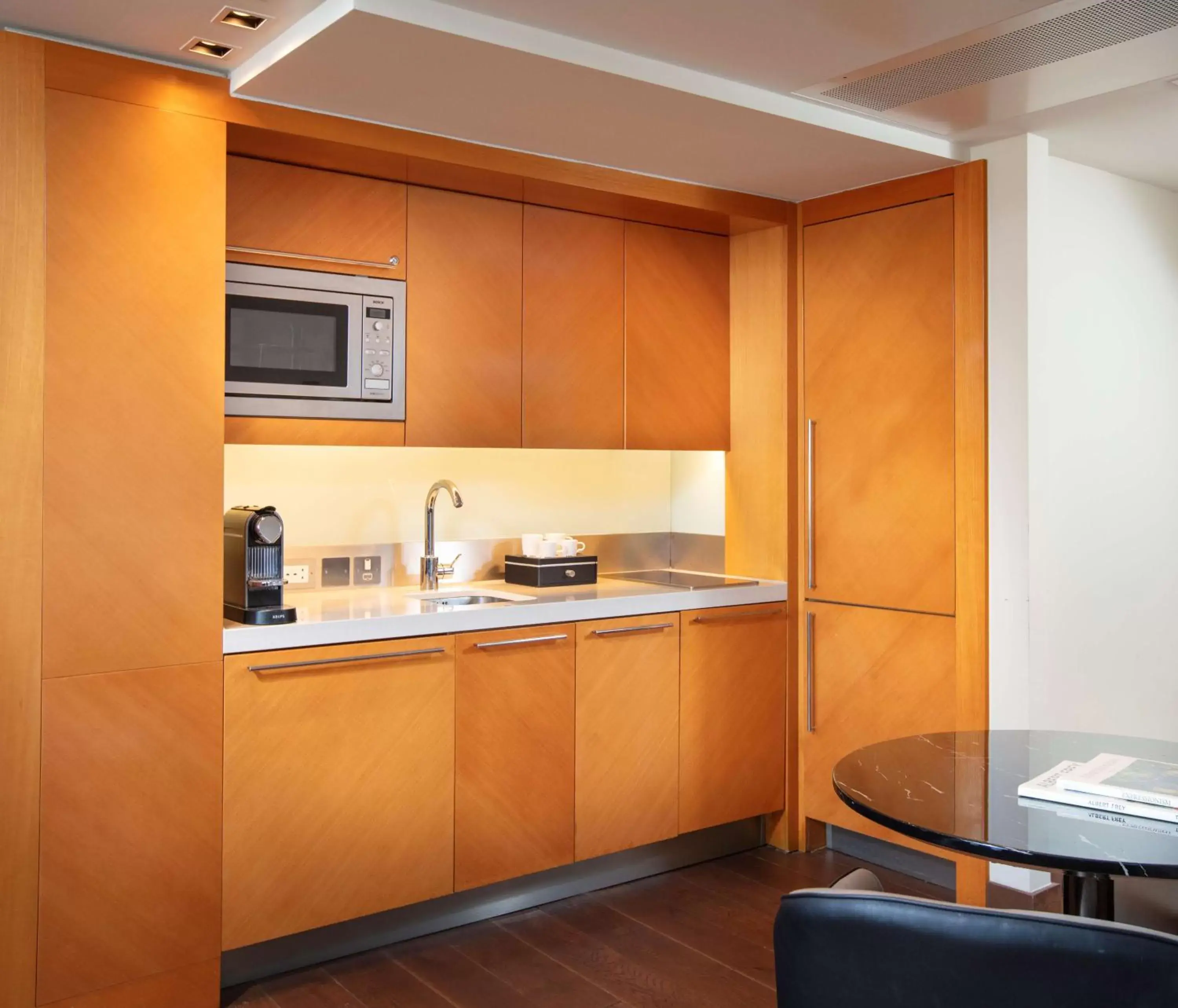 Photo of the whole room, Kitchen/Kitchenette in Park Plaza London Riverbank