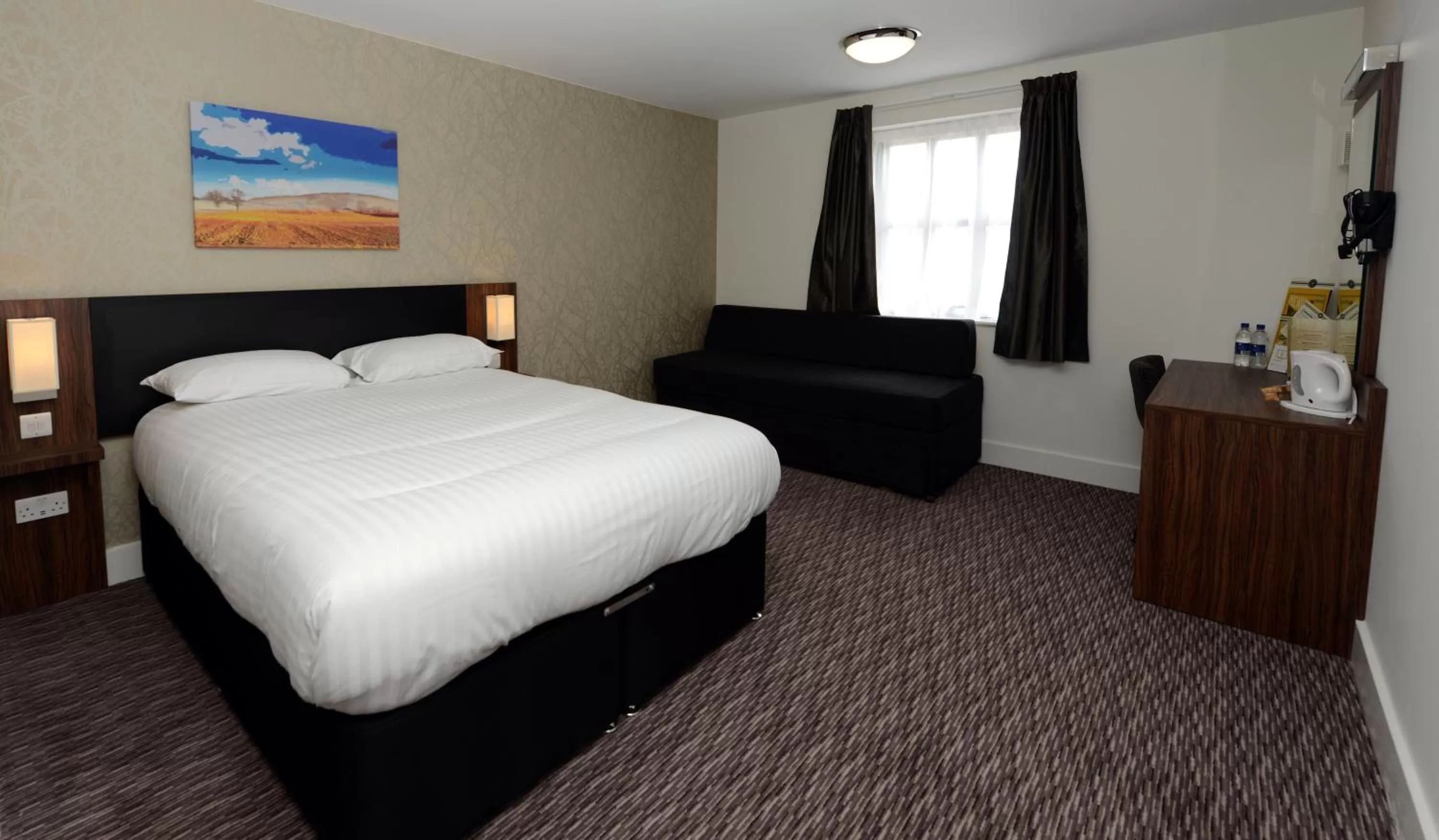 Bedroom, Bed in Highland Gate, Stirling by Marston's Inns