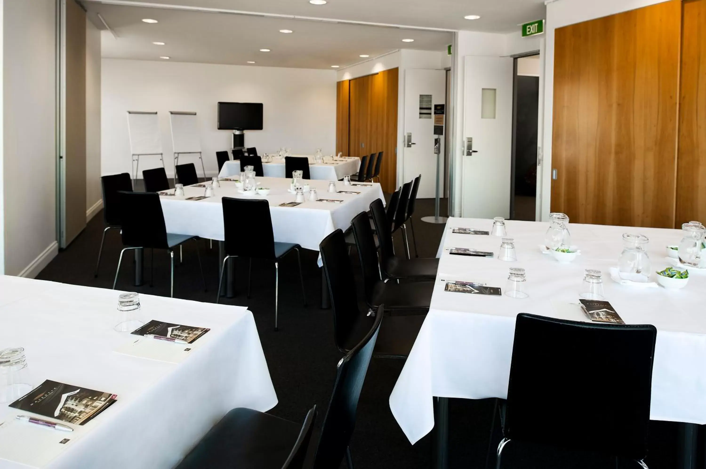 Business facilities, Business Area/Conference Room in Majestic Roof Garden Hotel
