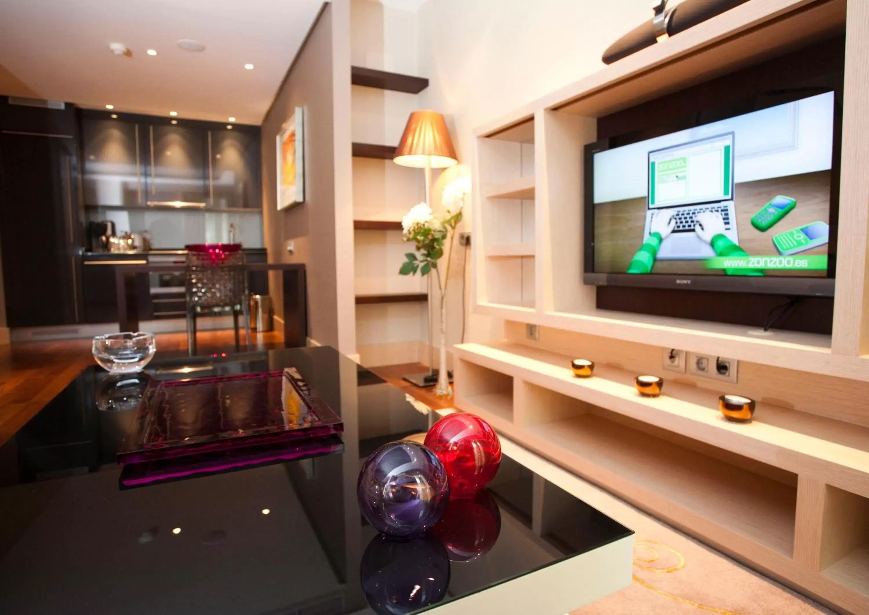 Living room, TV/Entertainment Center in Nexus Valladolid Suites & Hotel