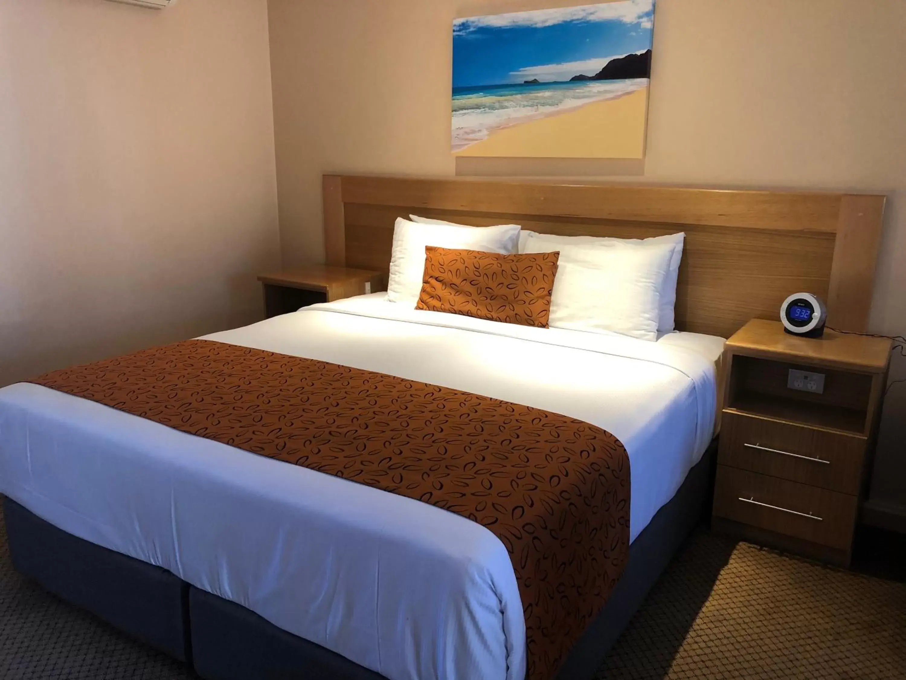Bedroom, Bed in Sunseeker Motor Inn