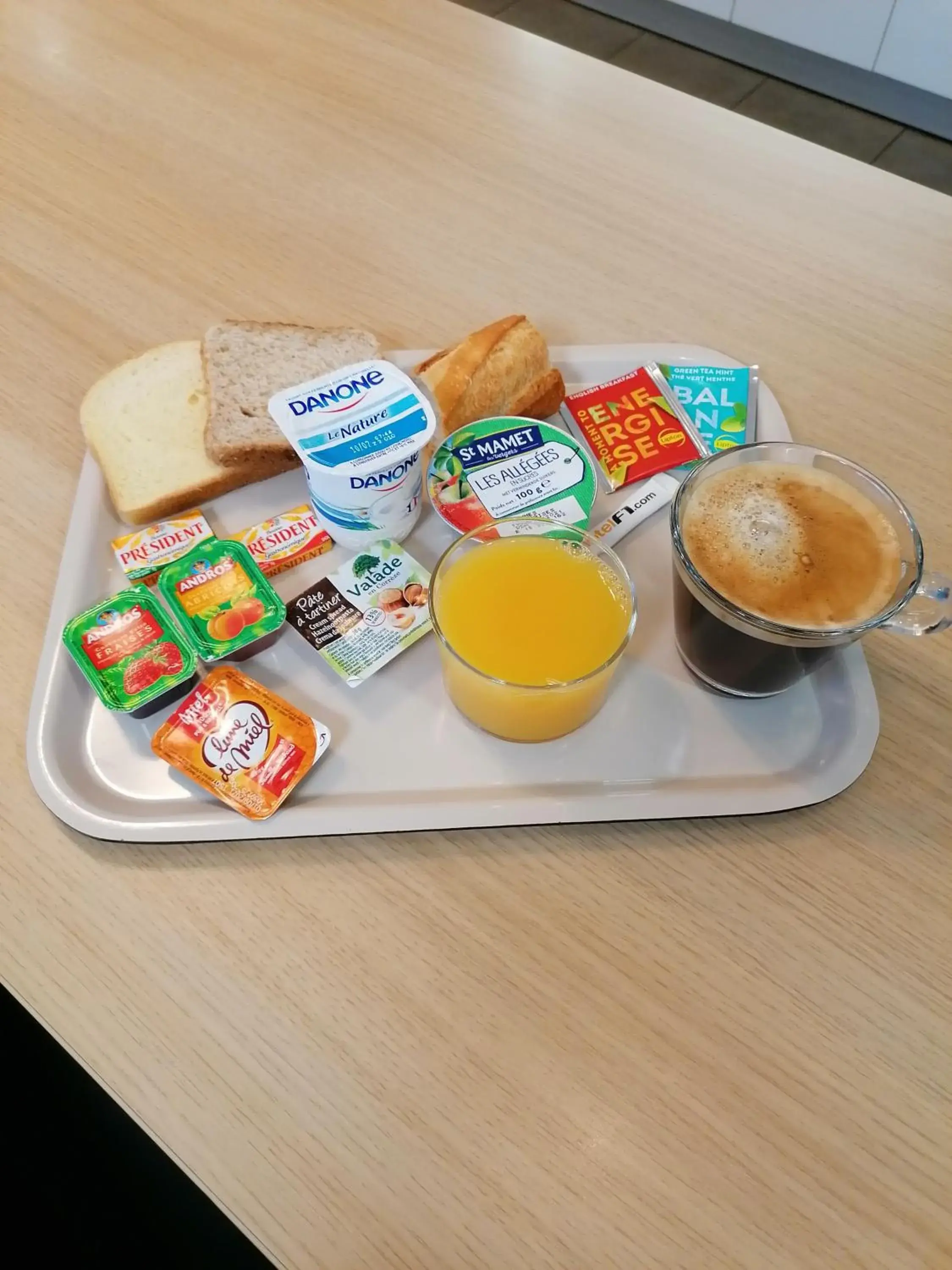 Breakfast in hotelF1 Brive Ussac