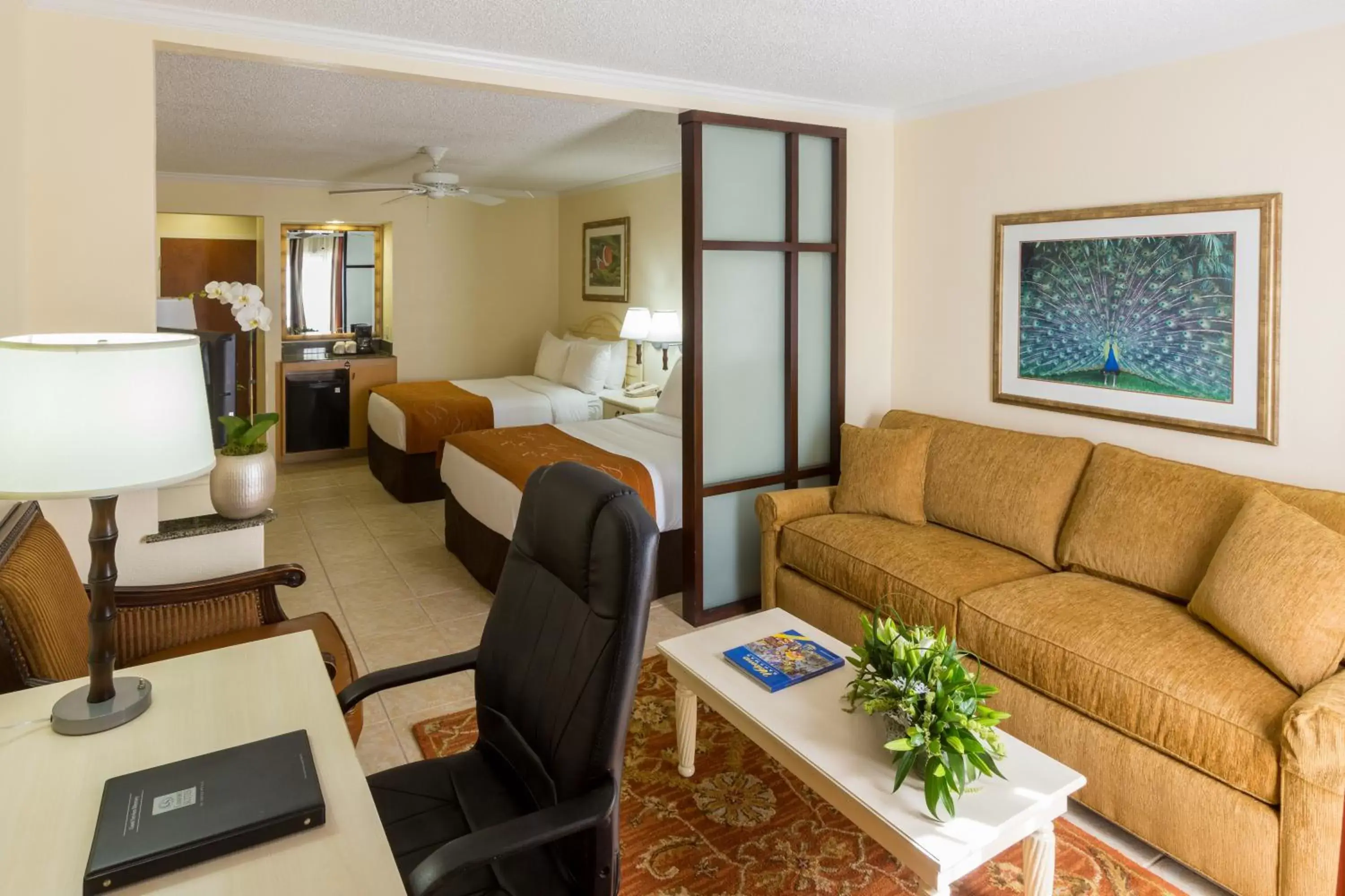 Photo of the whole room, Seating Area in Comfort Suites Paradise Island