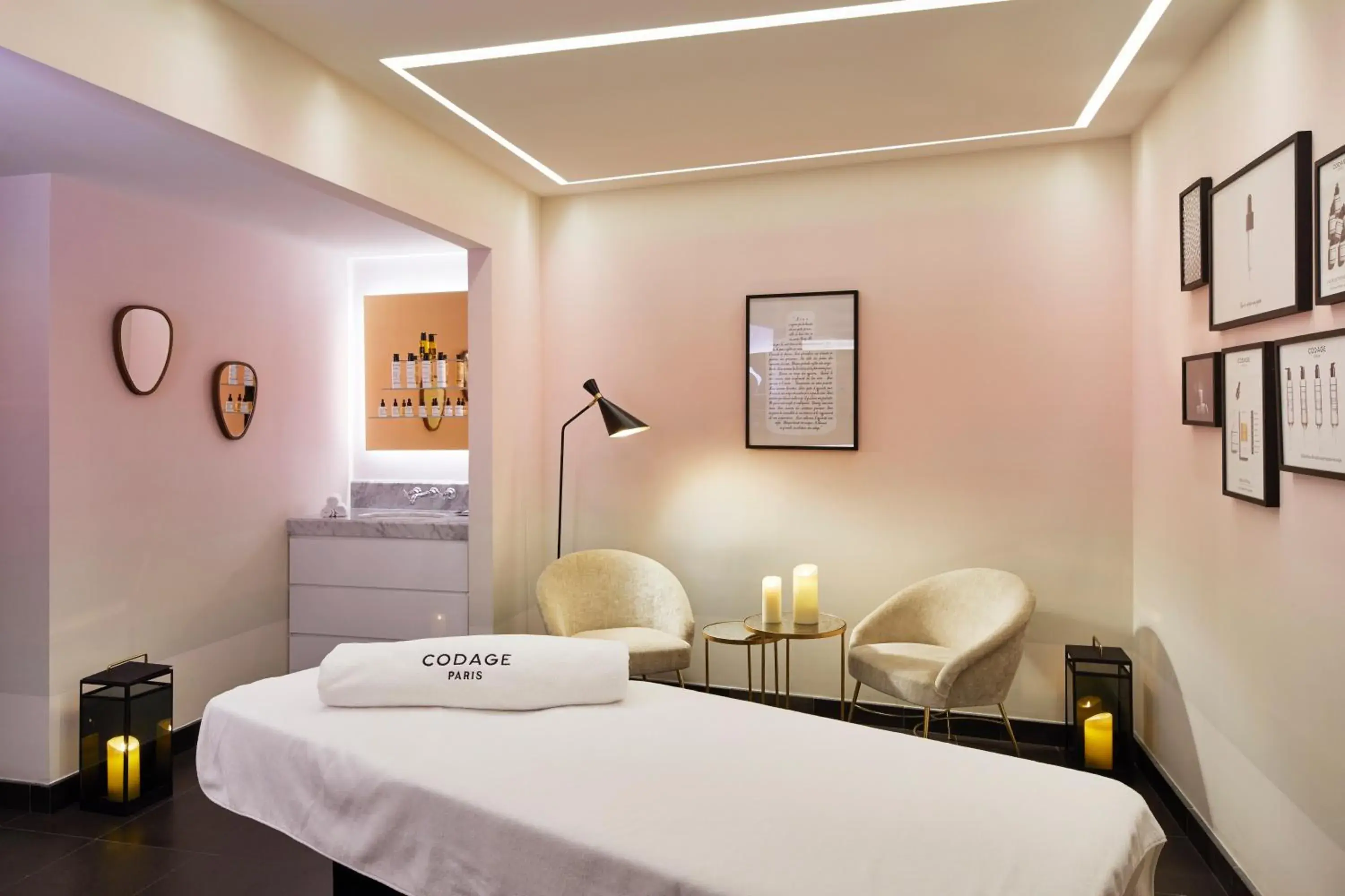 Massage, Bed in Le Roch Hotel & Spa