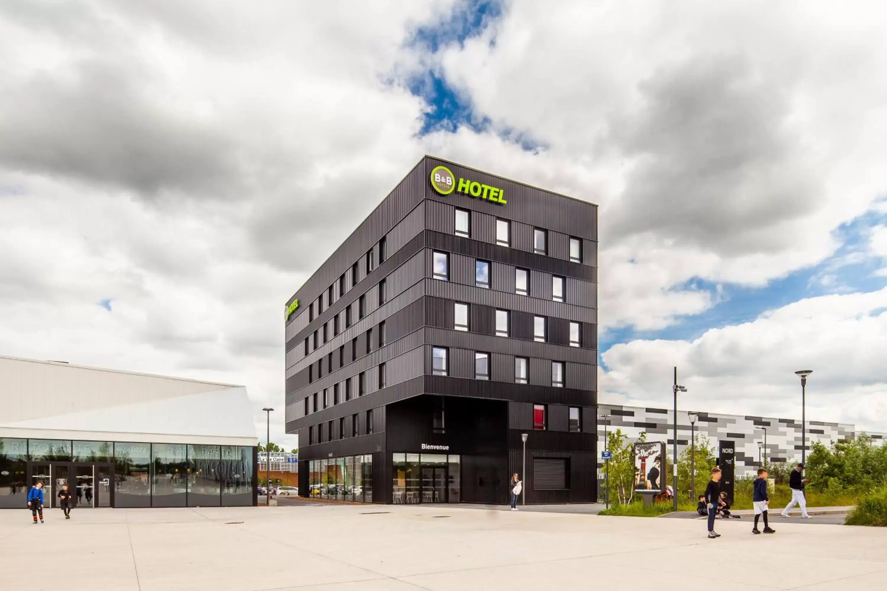 Facade/entrance, Property Building in B&B HOTEL Cergy Saint Christophe