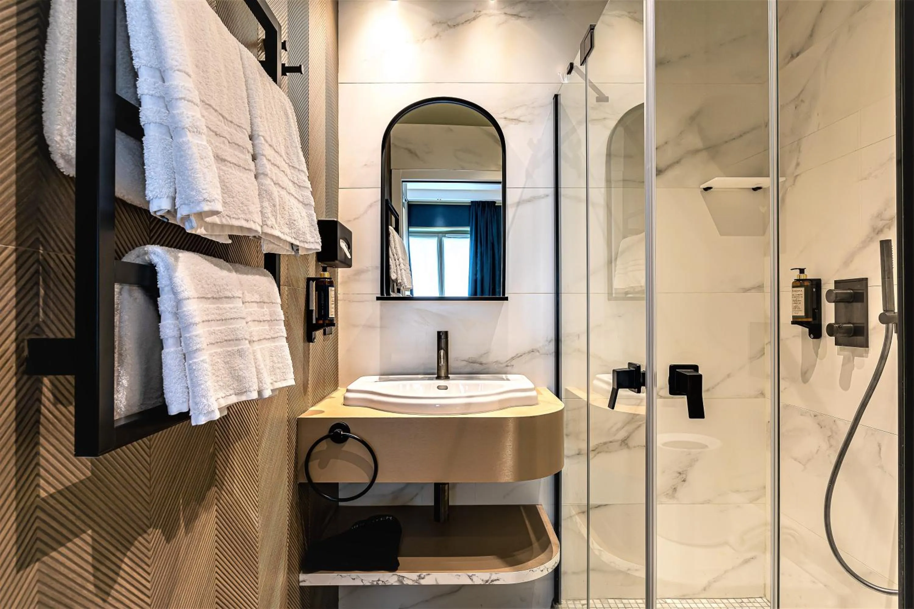 Bathroom in Hôtel Veryste & Spa Paris