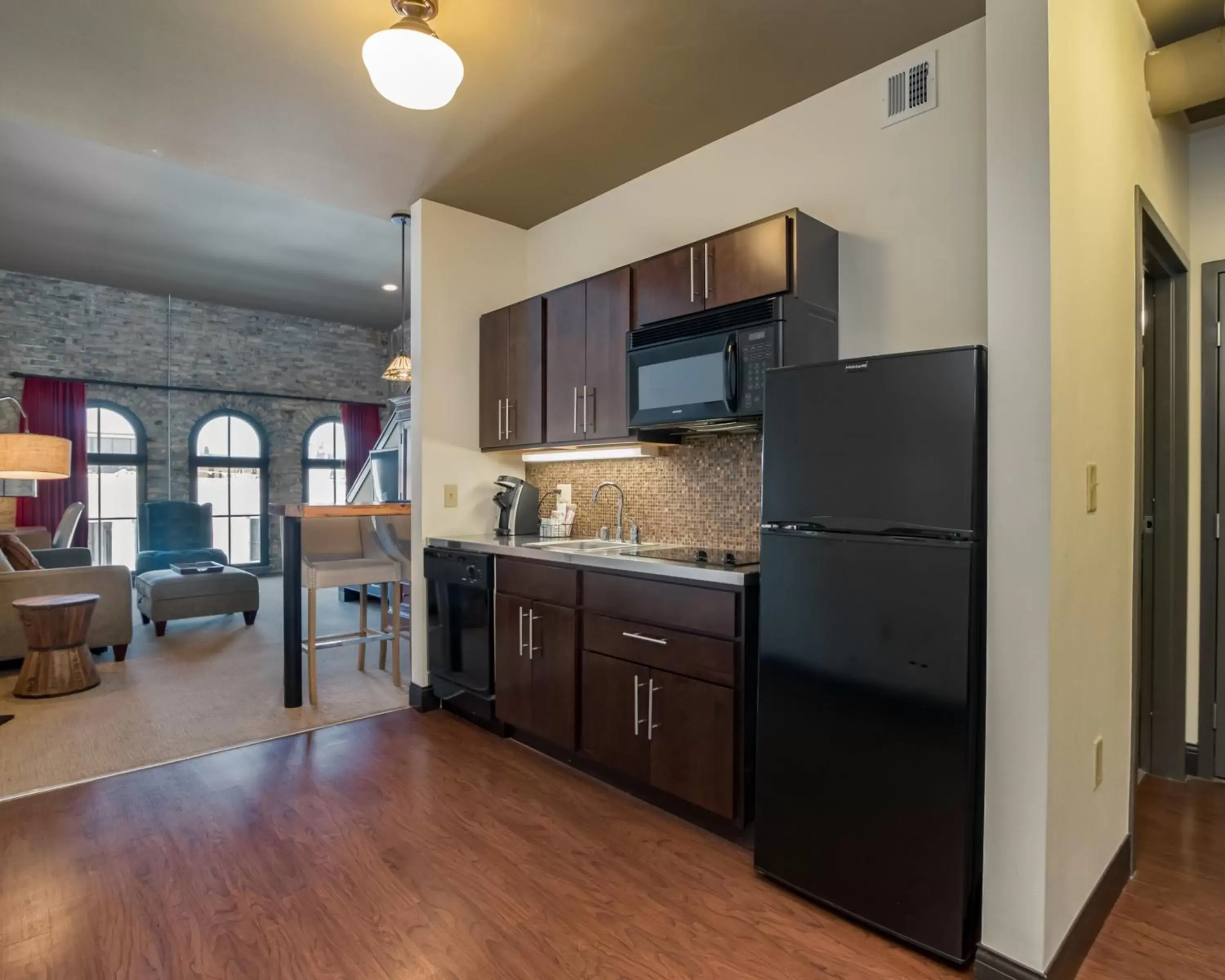 Guests, Kitchen/Kitchenette in Brewhouse Inn and Suites