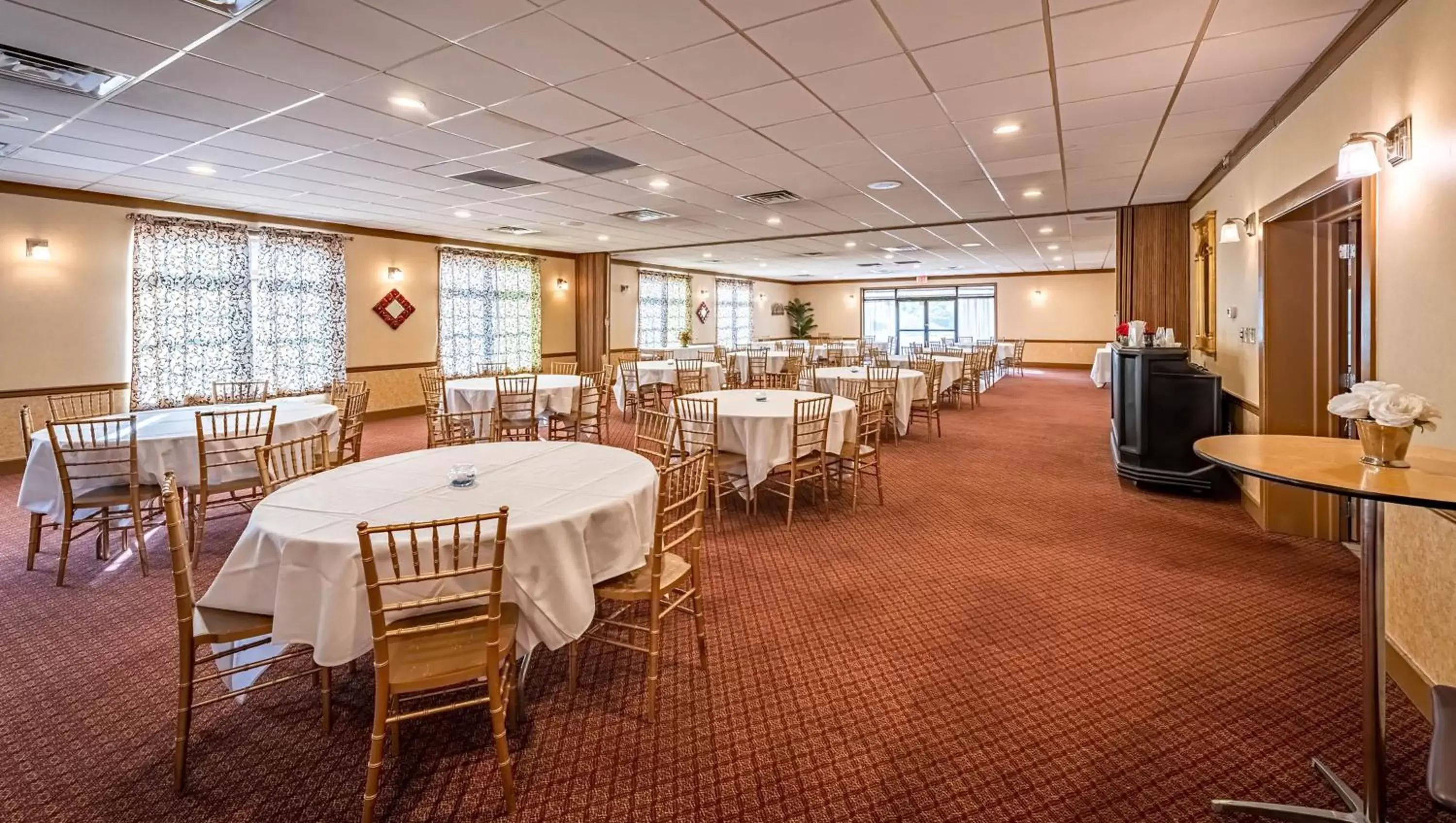 Business facilities, Restaurant/Places to Eat in Magnuson Grand Harrisburg