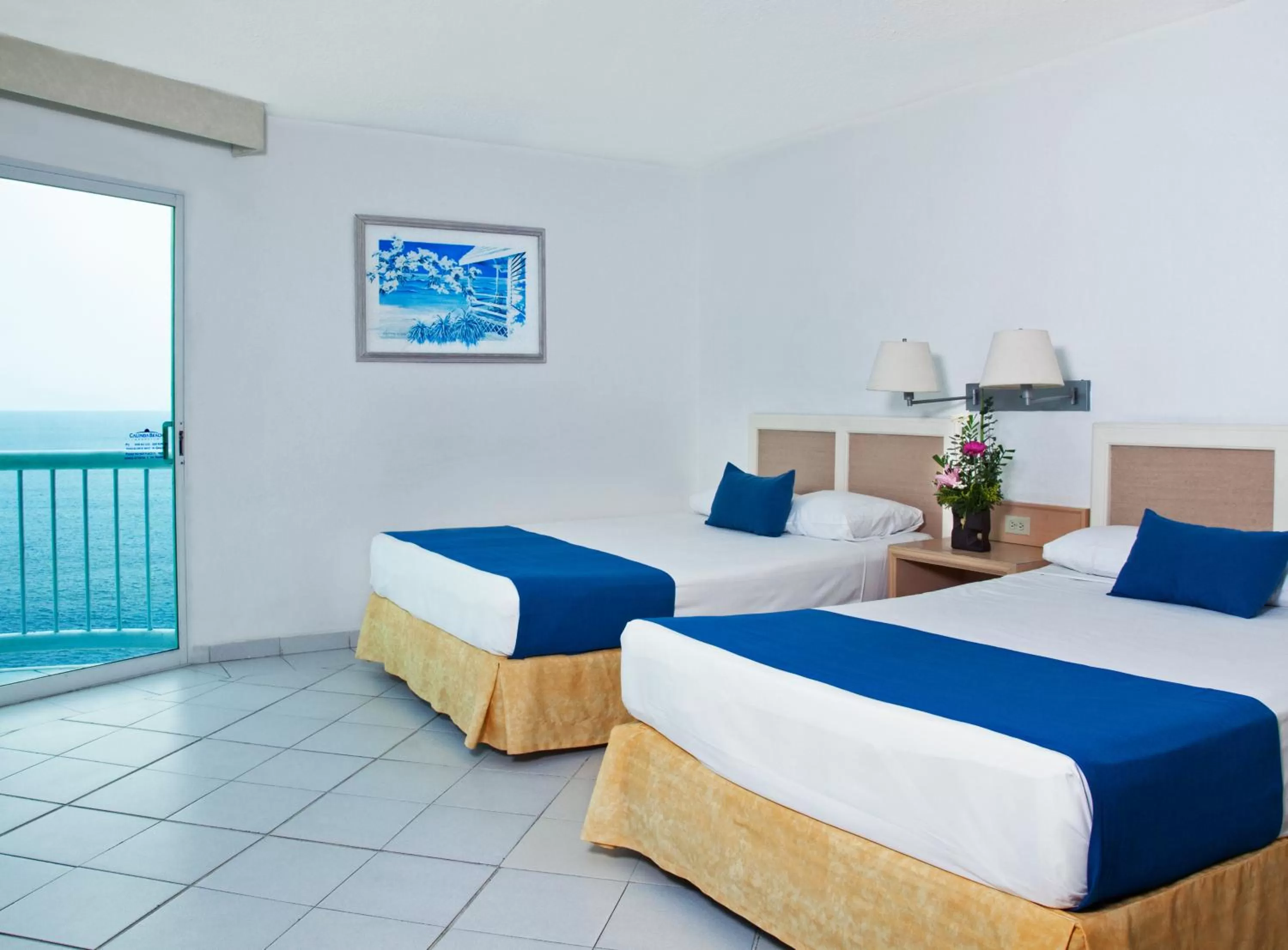 Photo of the whole room, Bed in Calinda Beach Acapulco