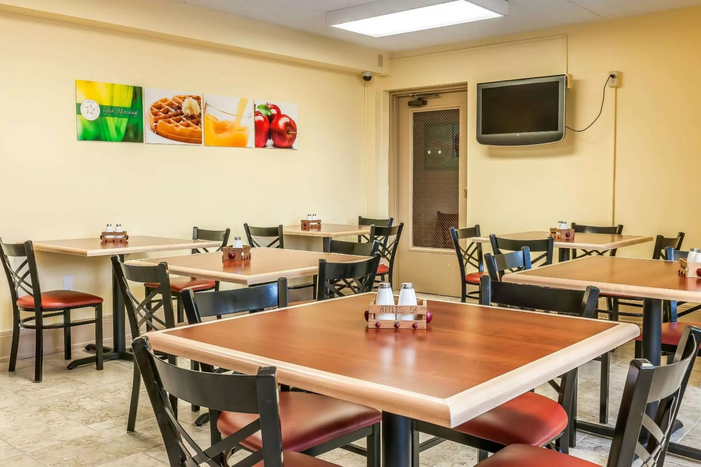 Restaurant/places to eat in Quality Inn Jackson