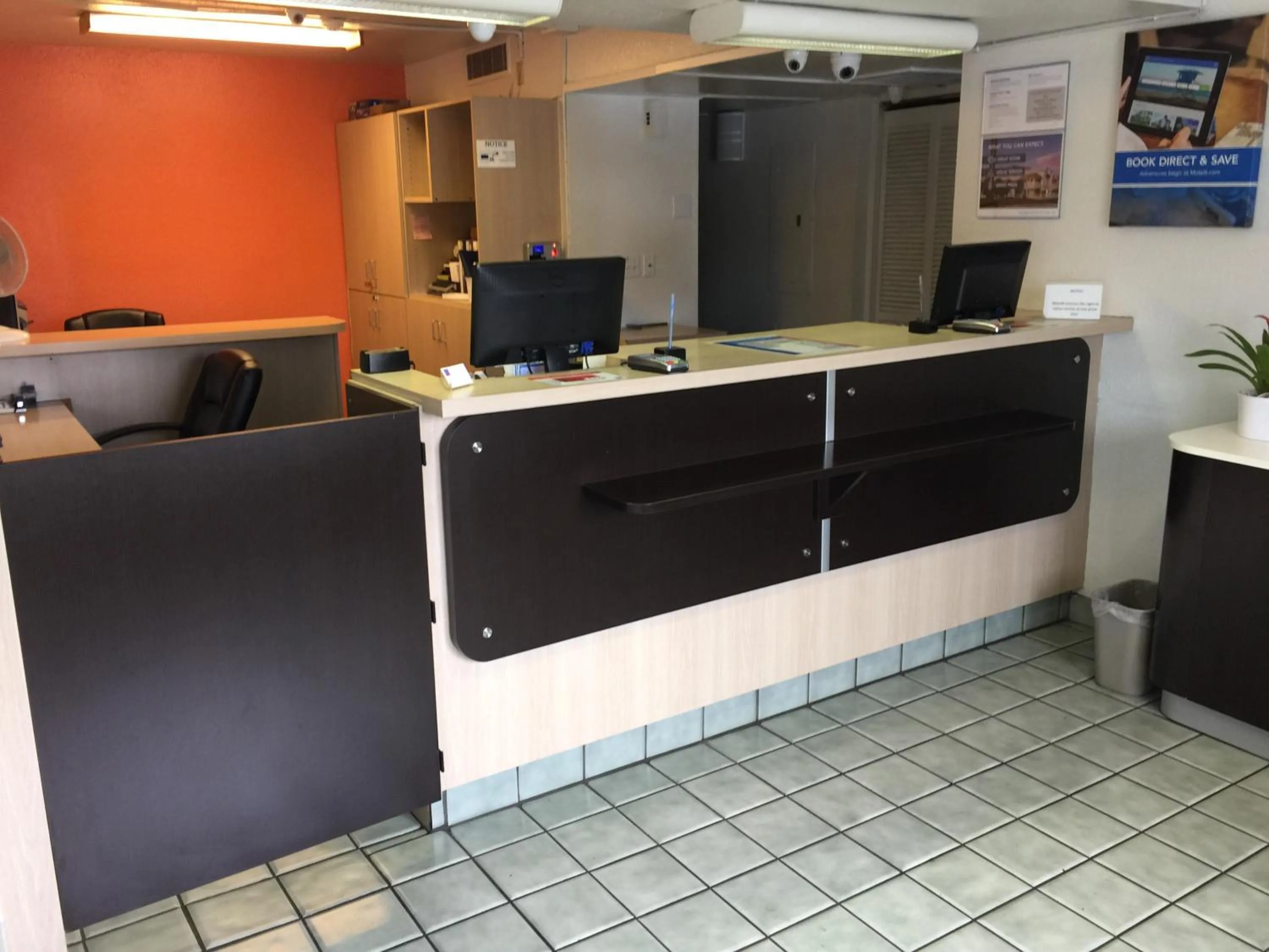 Lobby or reception in Motel 6-Yreka, CA