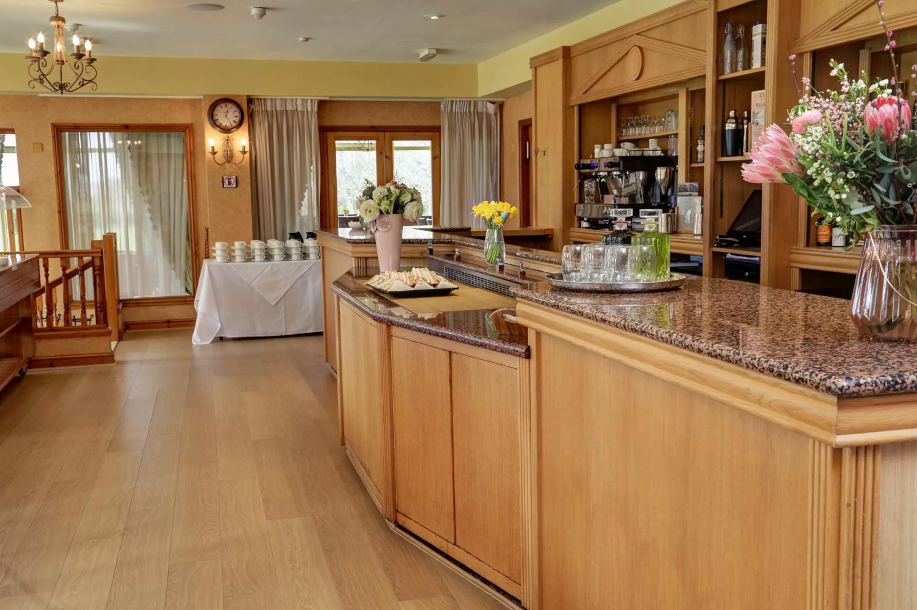 Restaurant/places to eat in Knights Hill Hotel & Spa