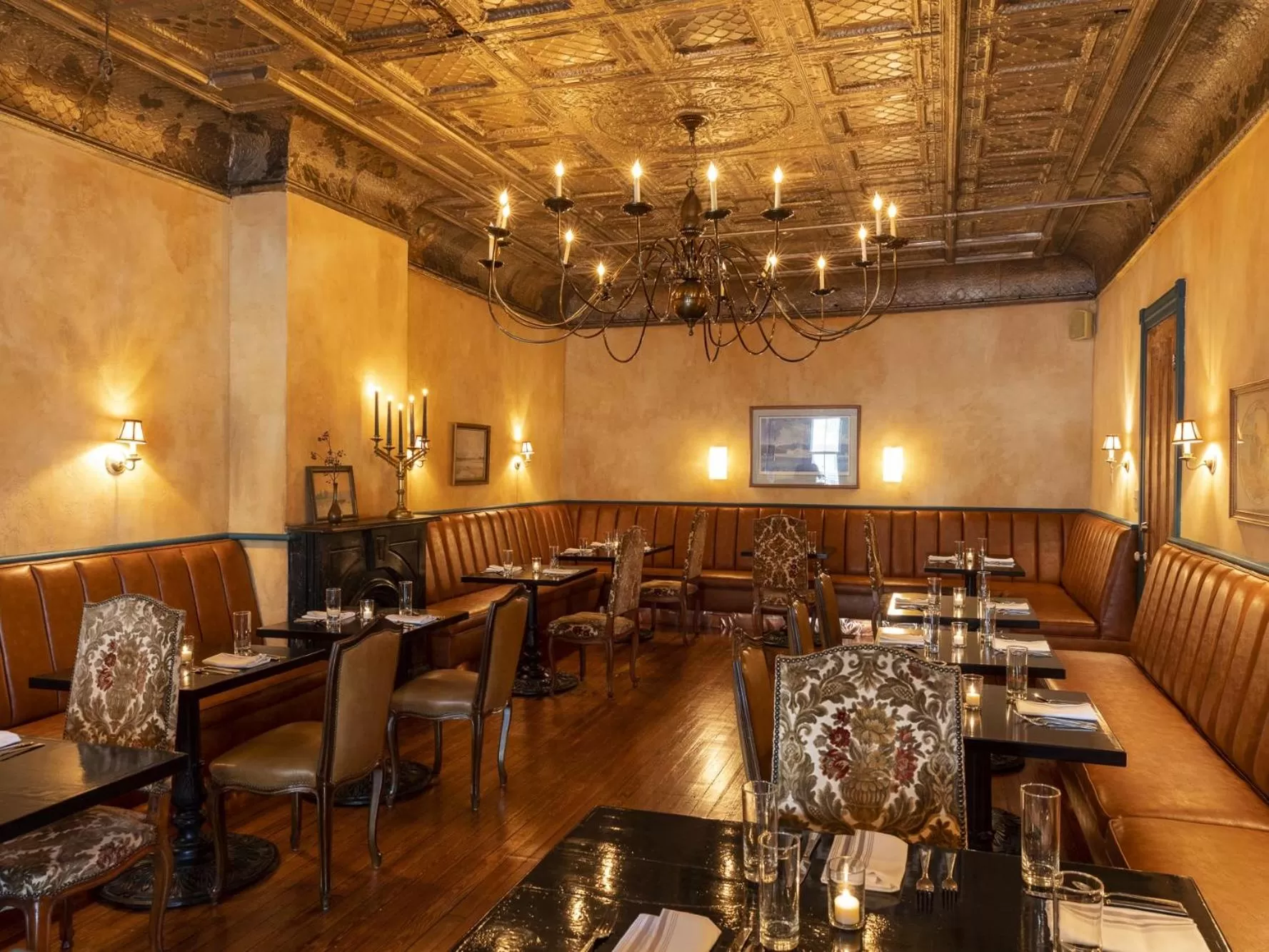 Dining area in Stewart House Hotel