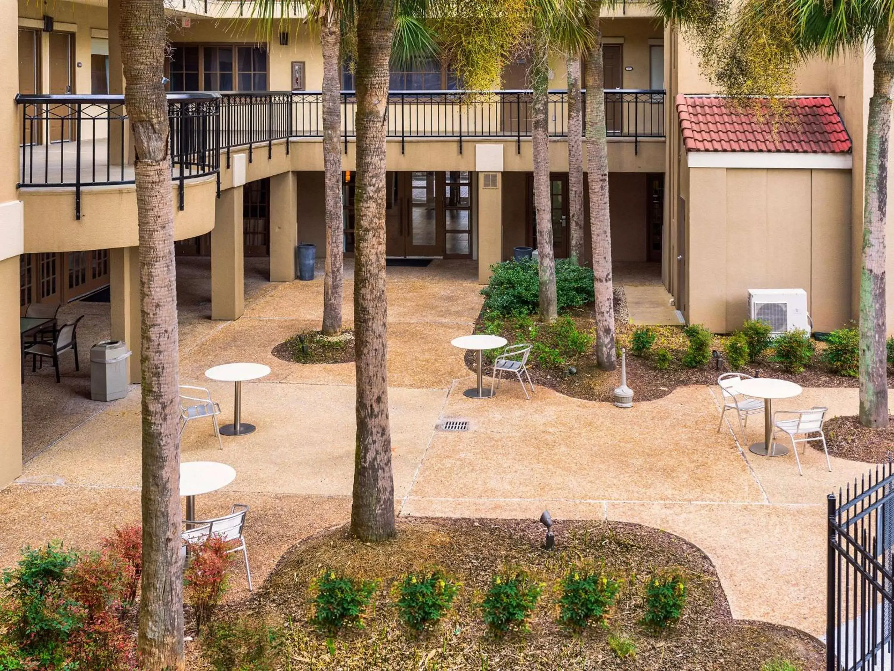 Activities, Property Building in Comfort Suites Medical District near Mall of Louisiana