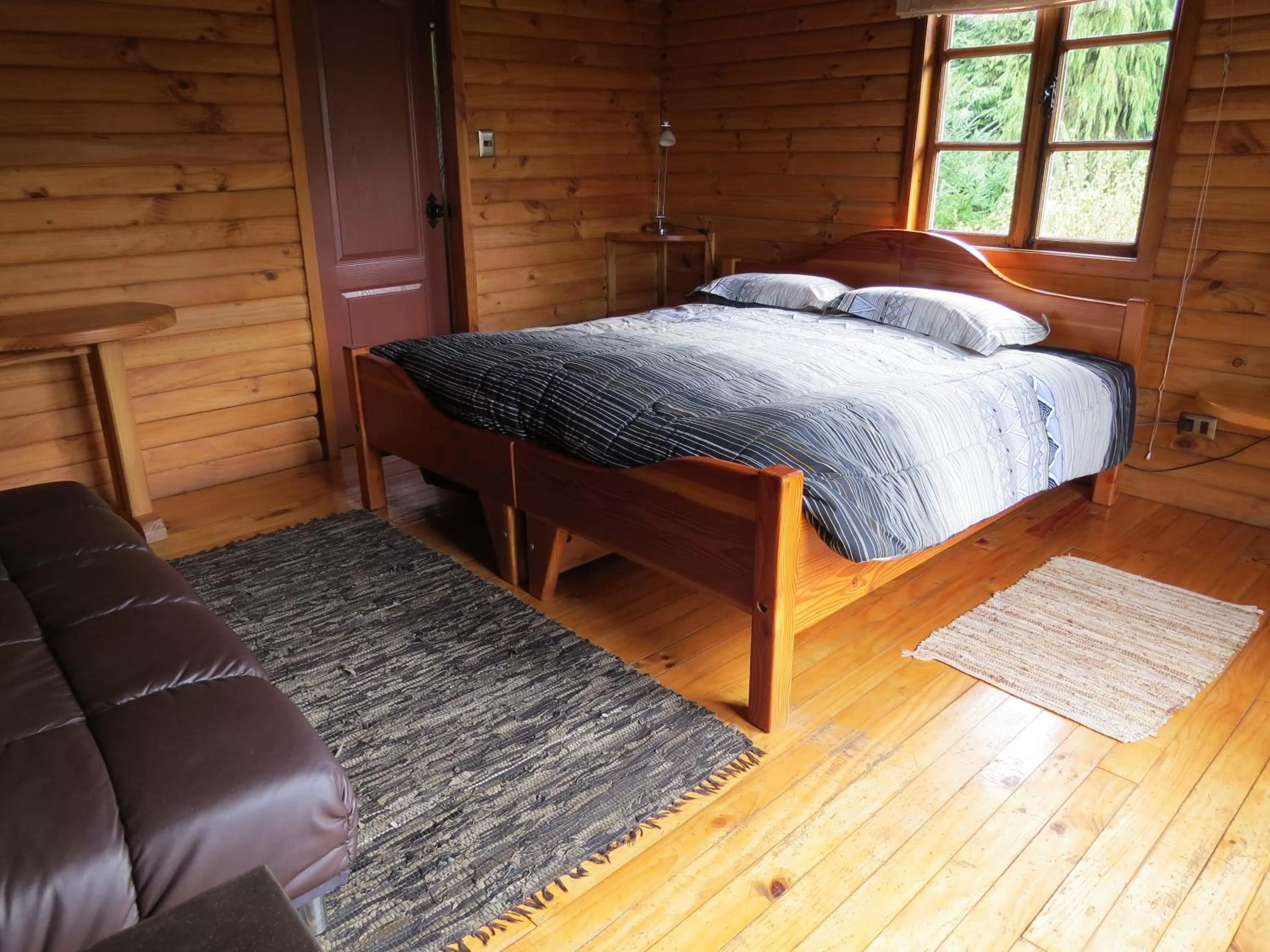 Double or Twin Room with Private Bathroom in Hostal Zapato Amarillo