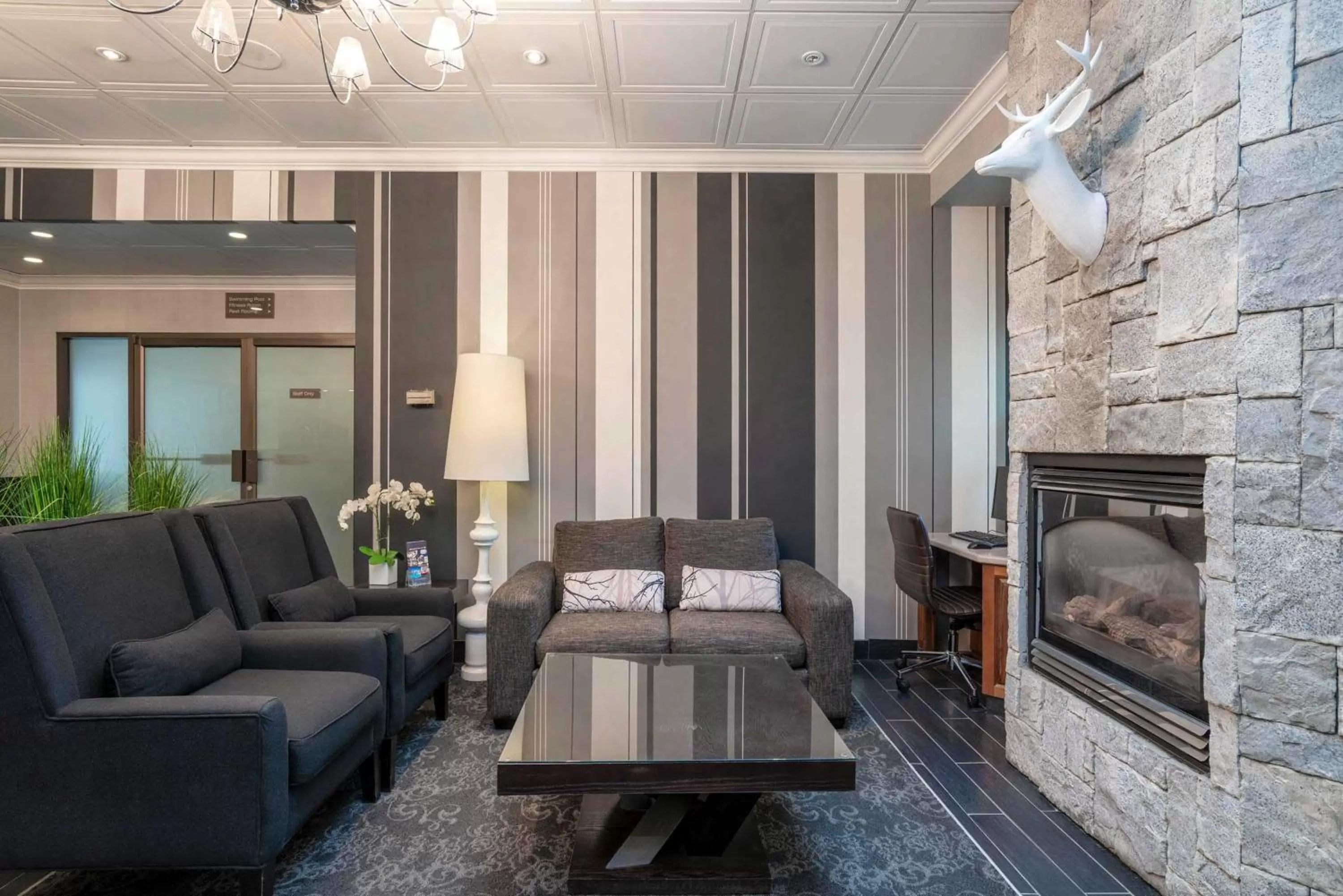 Lobby or reception in Sandman Hotel Revelstoke