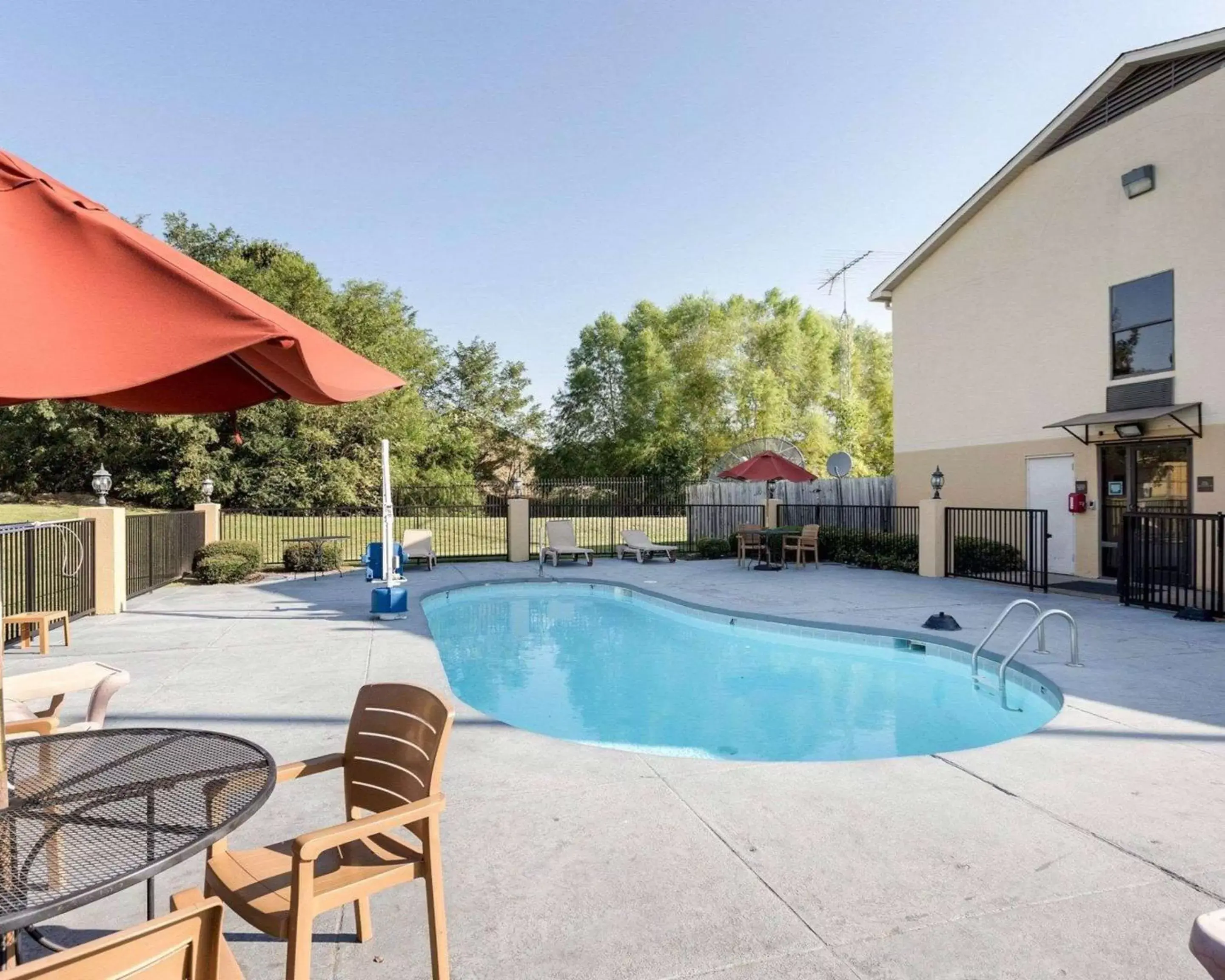 Swimming Pool in Quality Inn Olive Branch