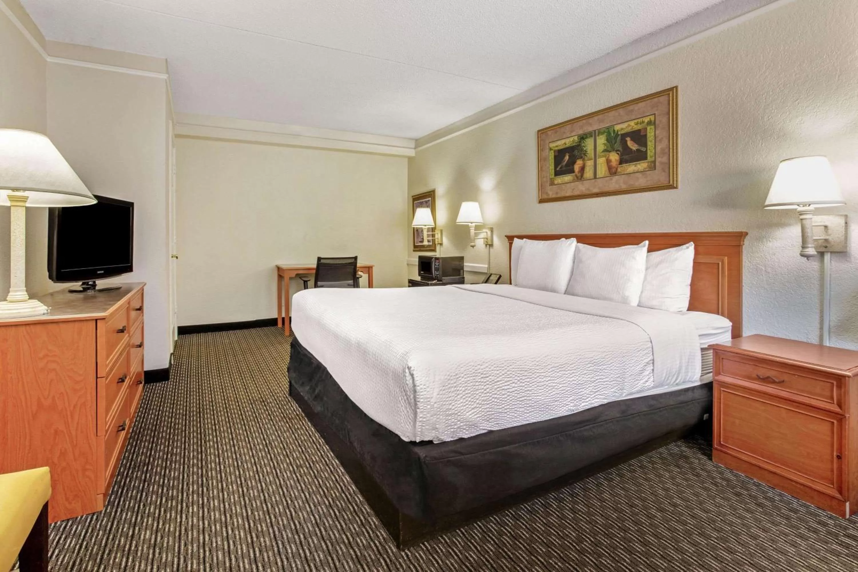 Photo of the whole room, Bed in La Quinta by Wyndham Pinellas Park St Peterburg Clearwater