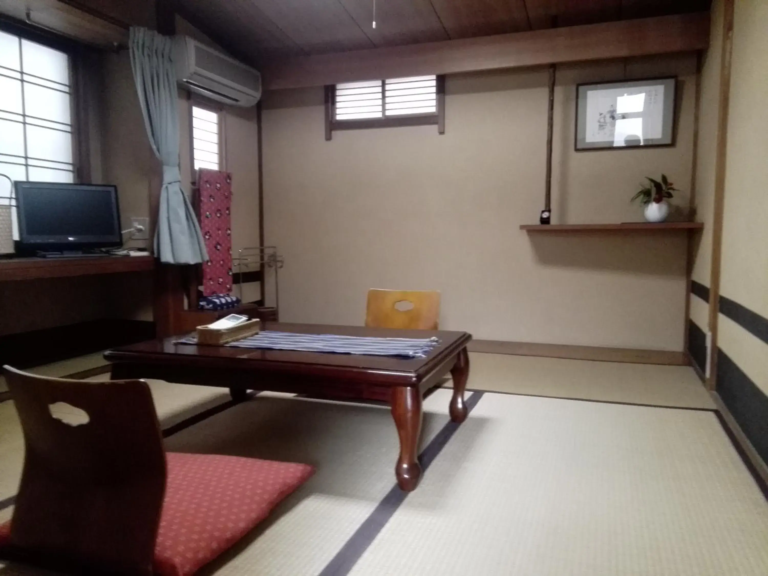 Photo of the whole room, TV/Entertainment Center in Ryokan Nakajimaya