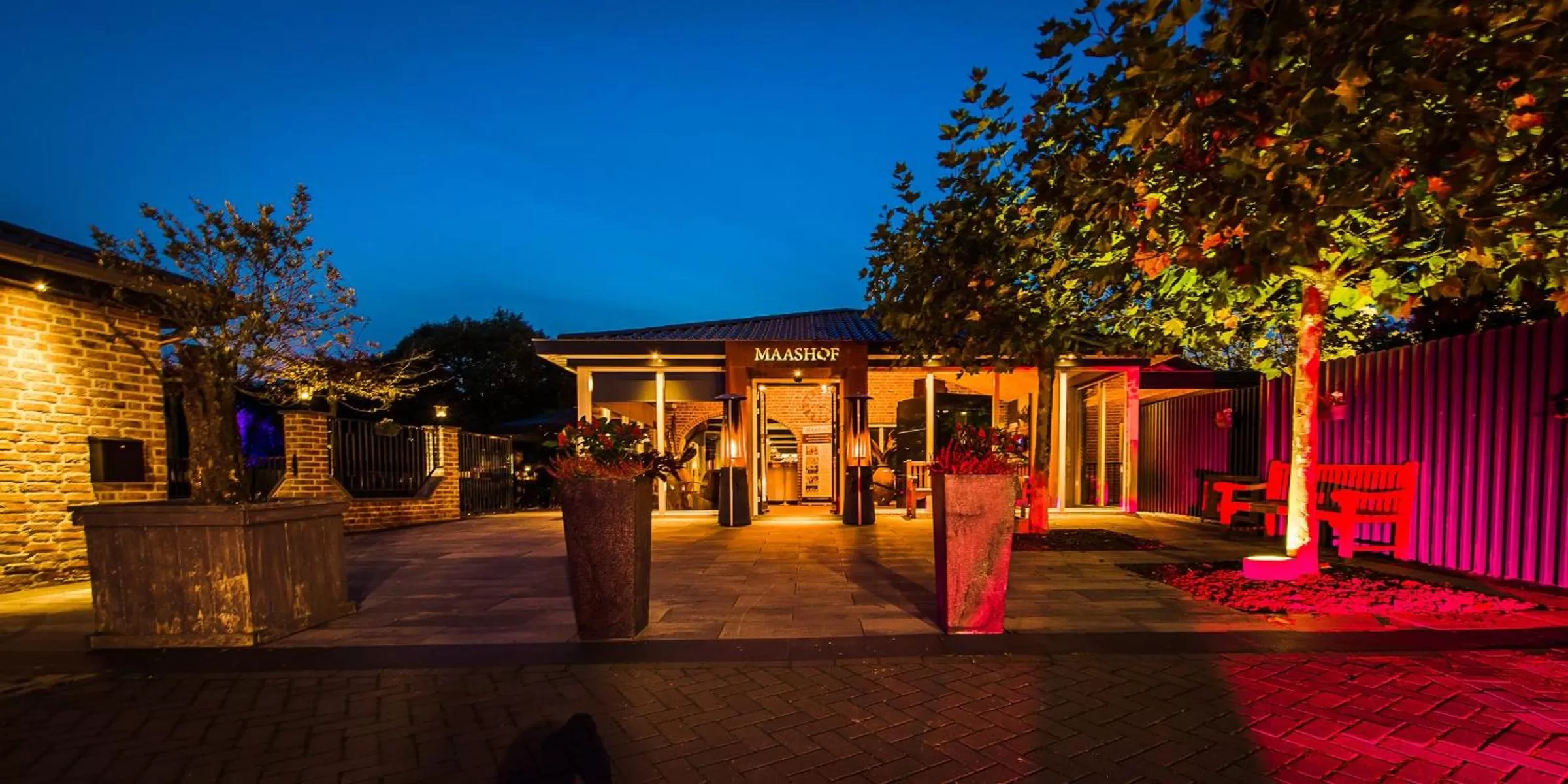 Facade/entrance in Maashof