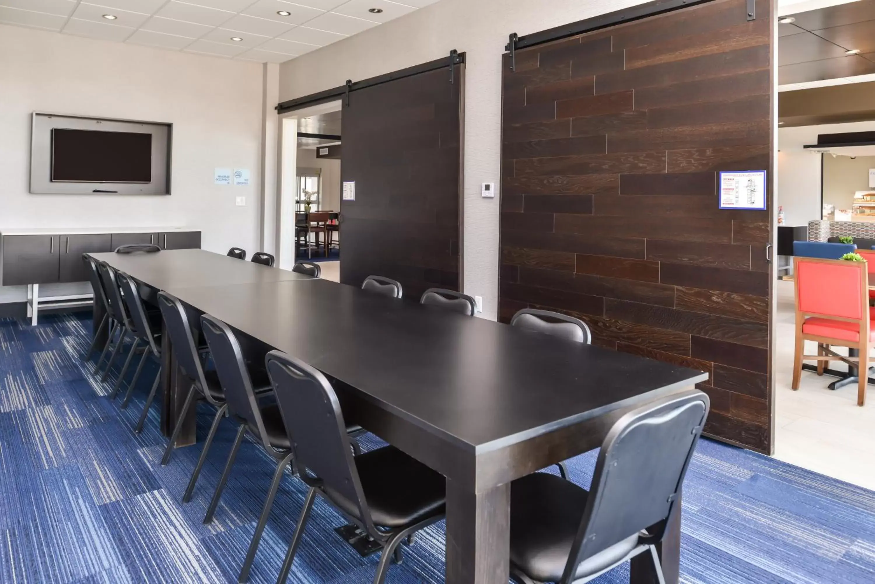 Meeting/conference room in Holiday Inn Express & Suites - Kansas City - Lee's Summit, an IHG Hotel