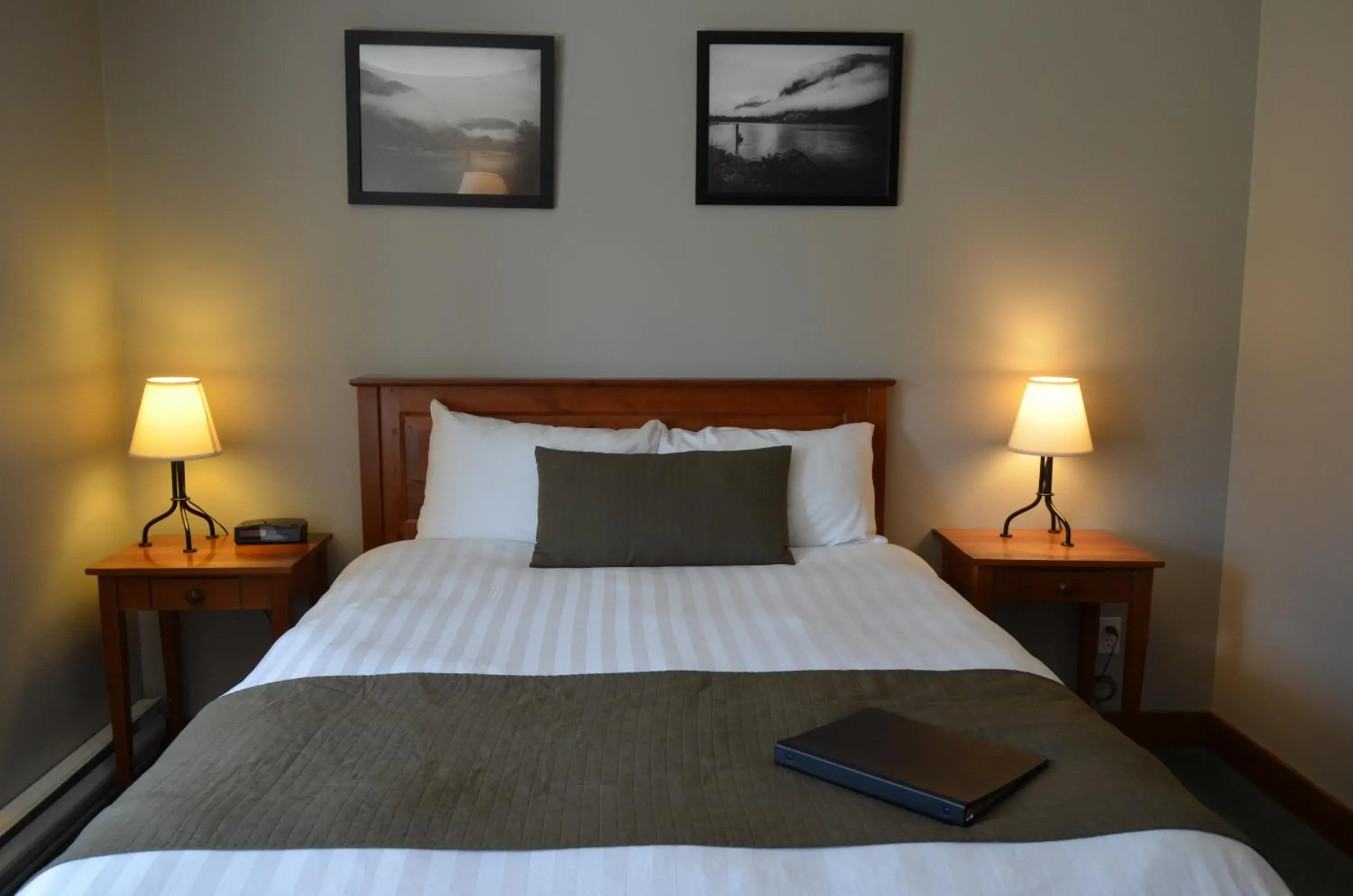 Bed in Howe Sound Inn & Brewing Company