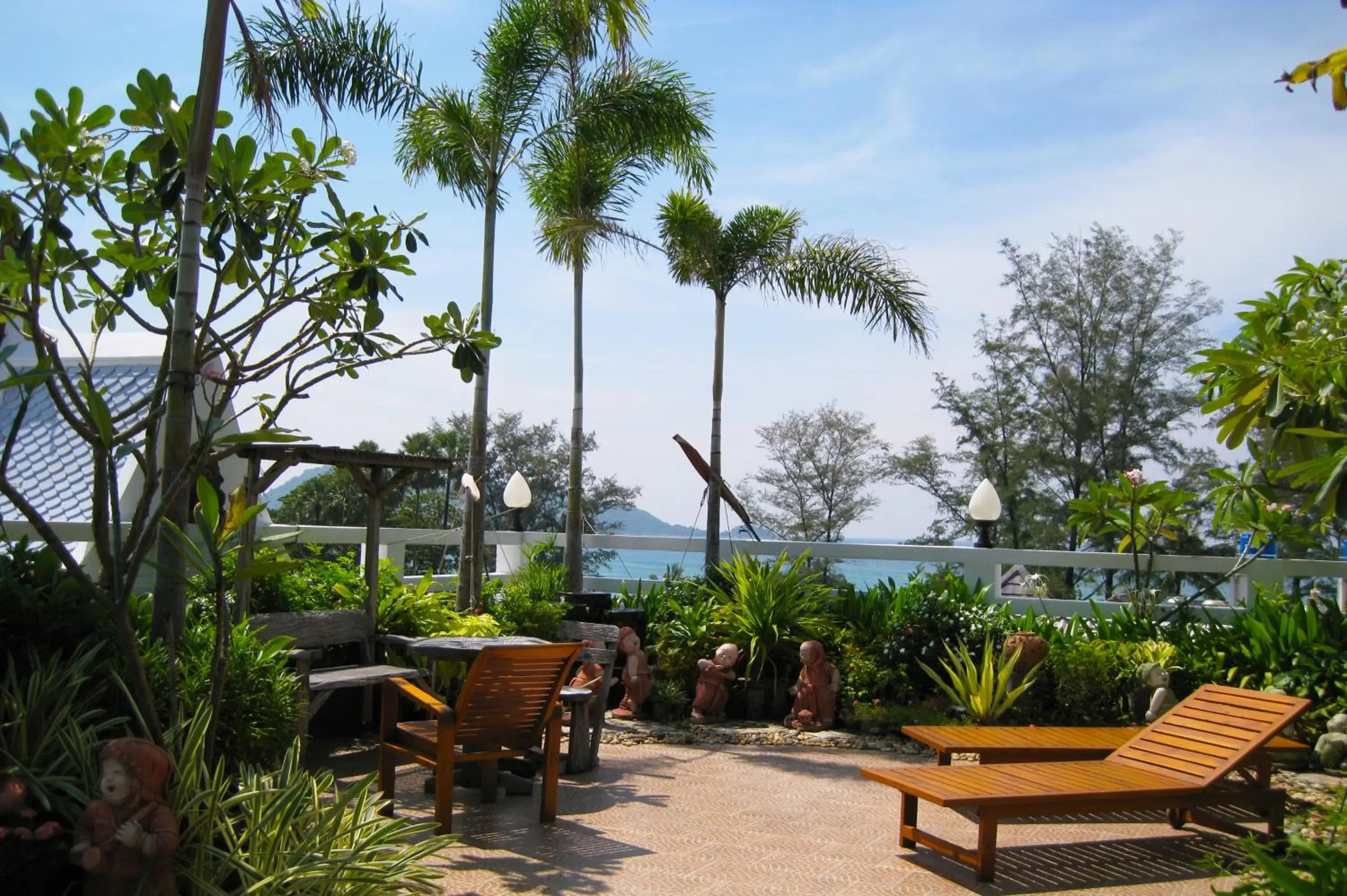 Area and facilities in Rayaburi Hotel, Patong