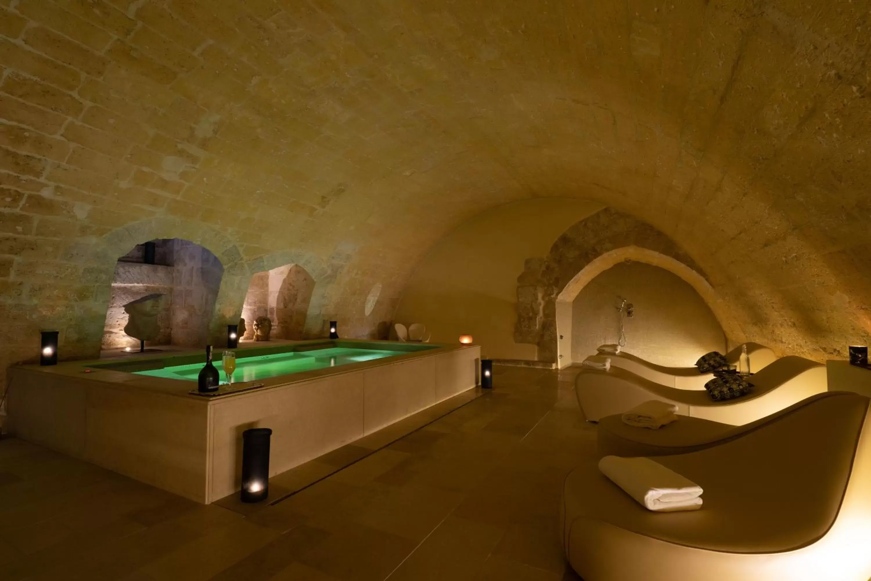 Hot Tub, Swimming Pool in Palazzo Maresgallo Suites & SPA