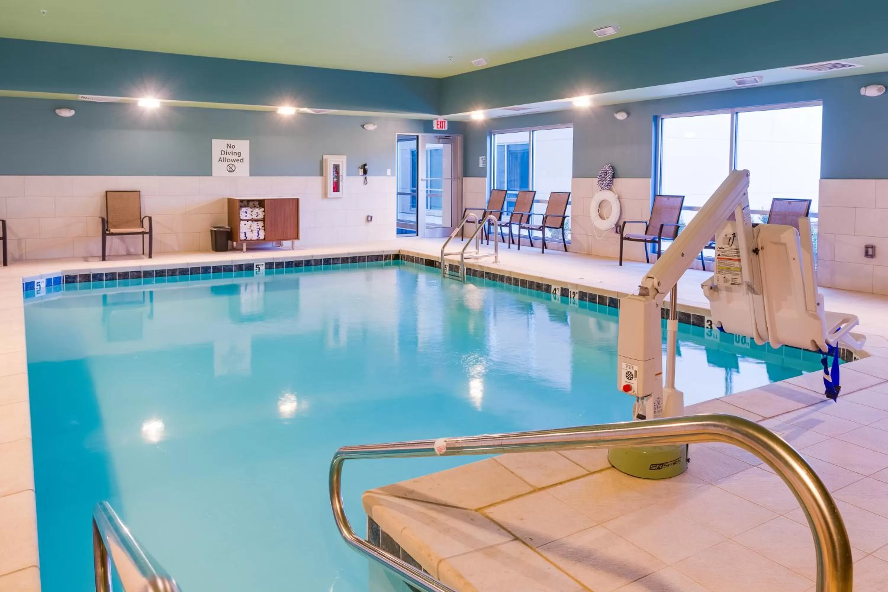 Swimming pool in Holiday Inn Express & Suites Russellville by IHG