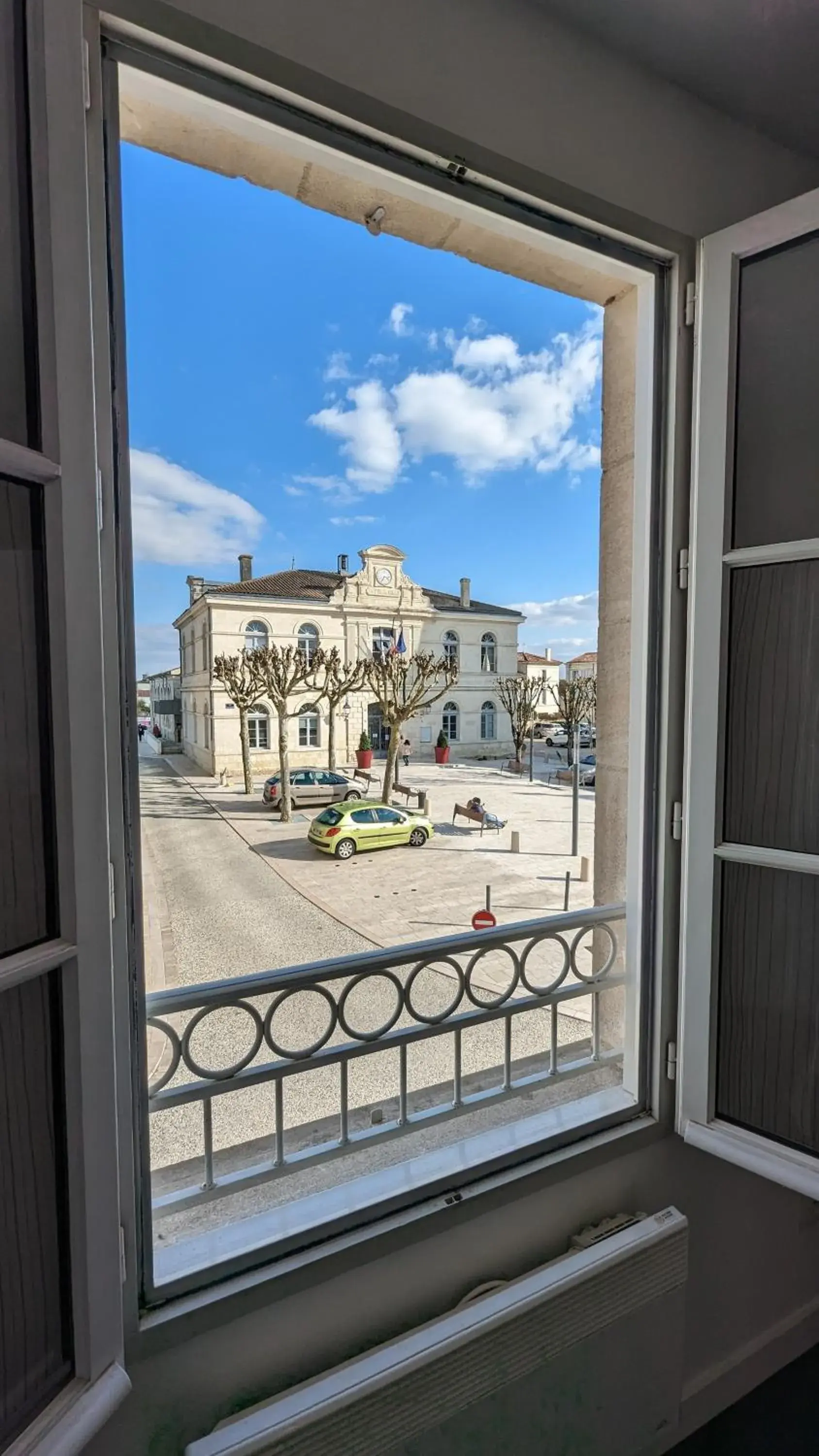 Street view in Hôtel Restaurant Le Lion d'Or