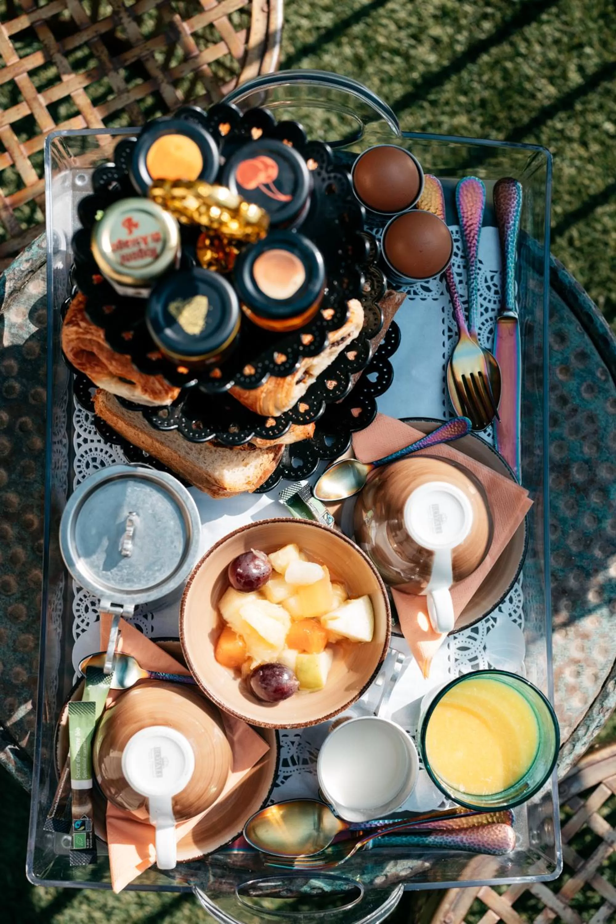Breakfast in Le Temple De Jeanne