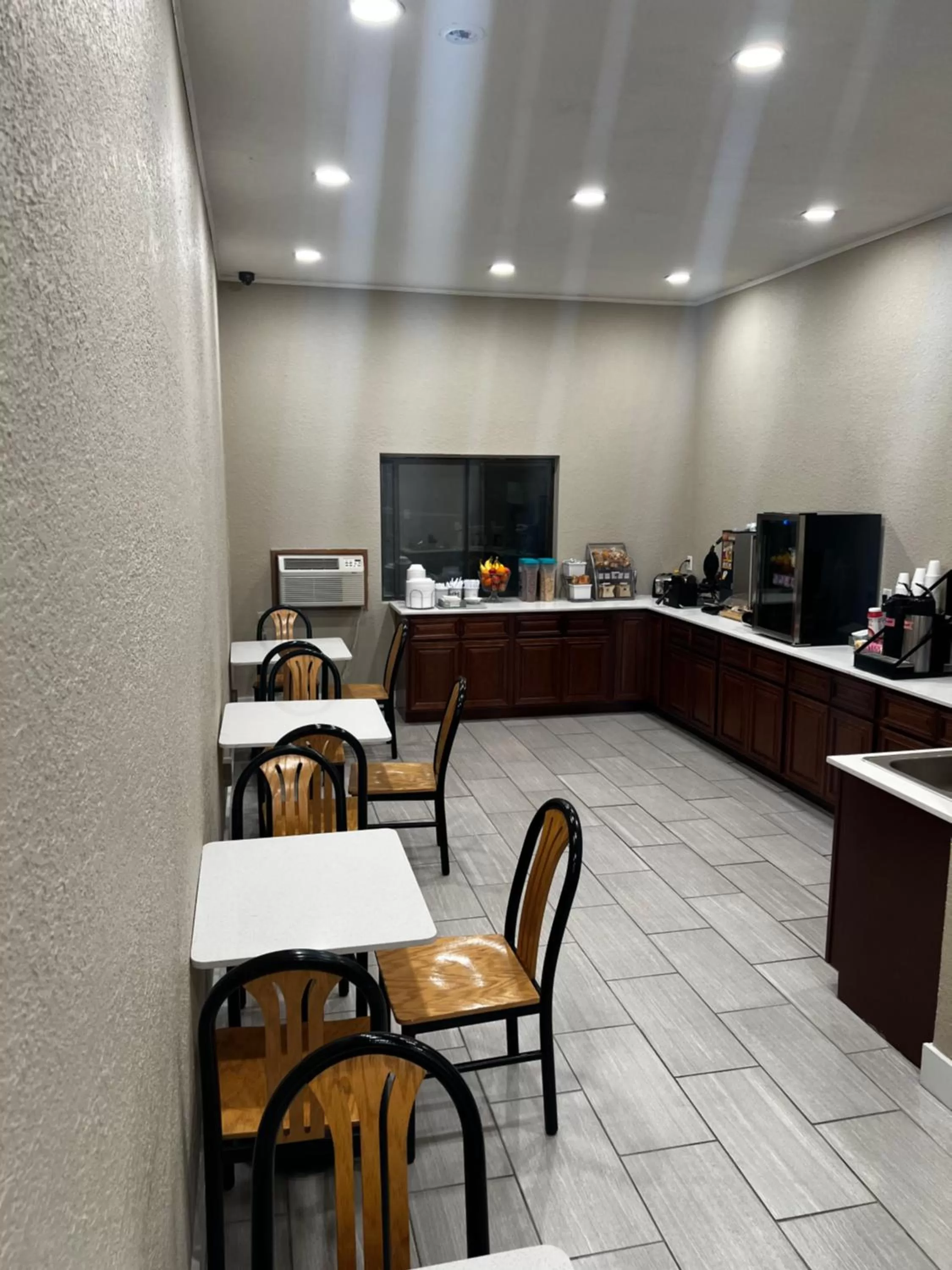 Breakfast in Super 8 by Wyndham Marion