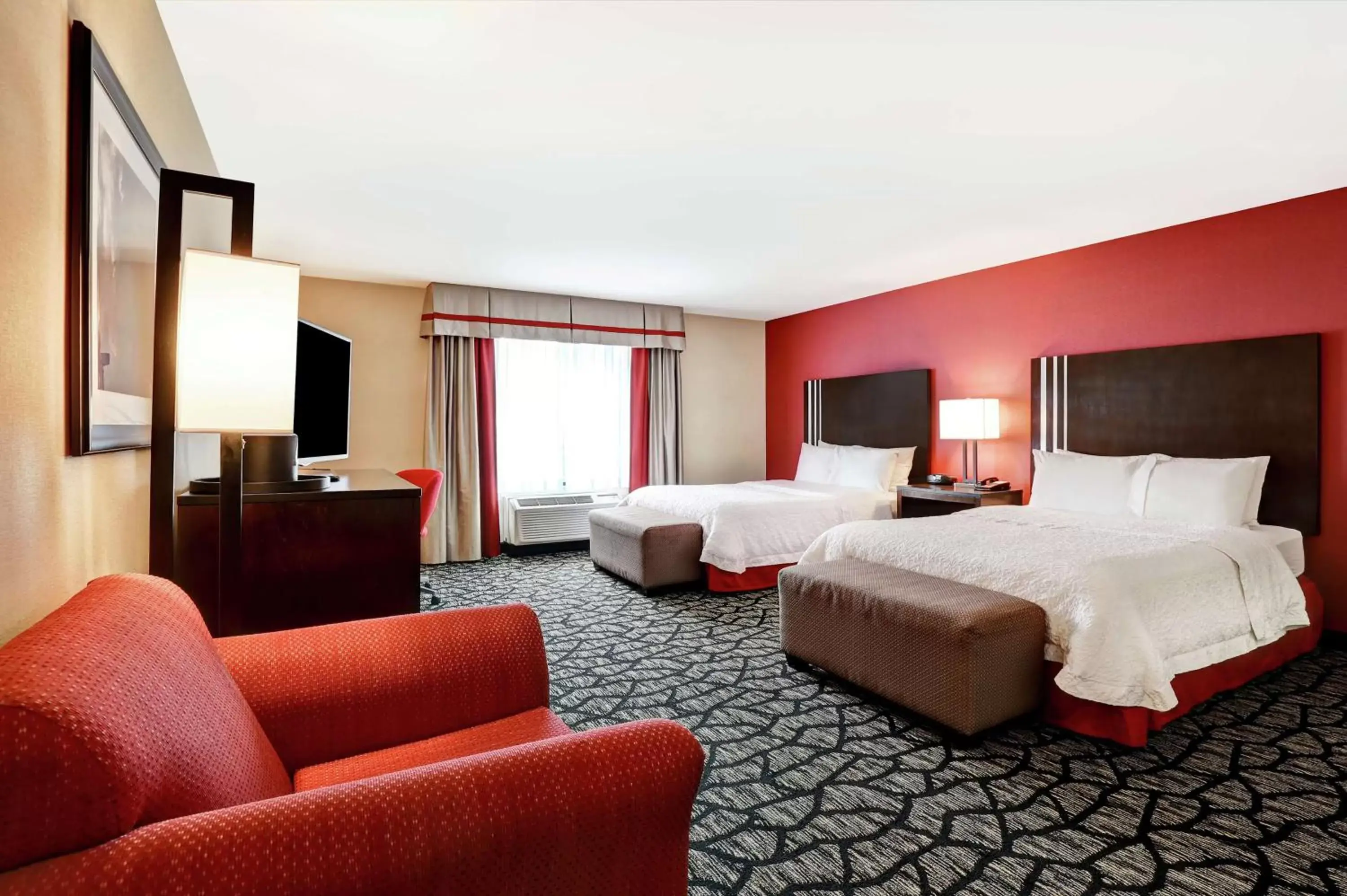 Bedroom in Hampton Inn by Hilton Chilliwack