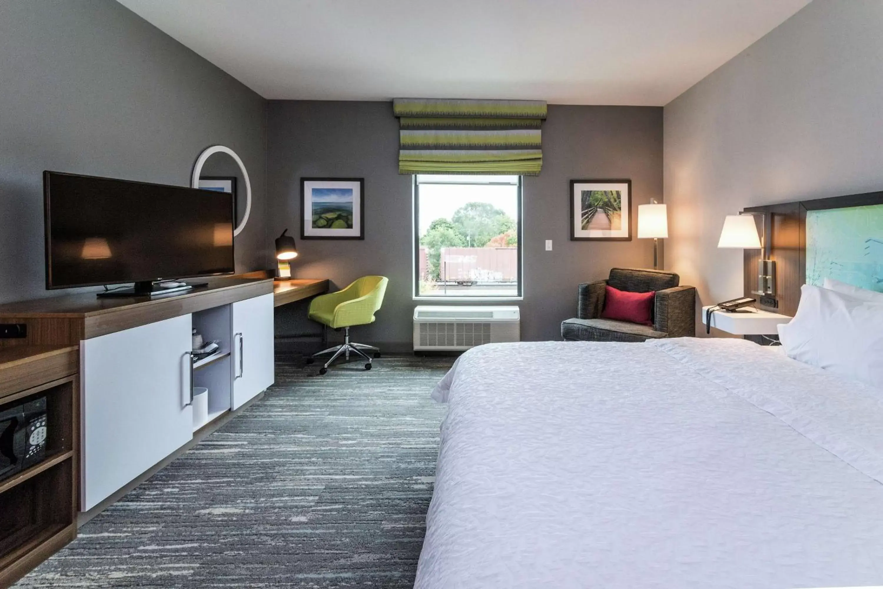 Bedroom, TV/Entertainment Center in Hampton Inn & Suites - Allen Park