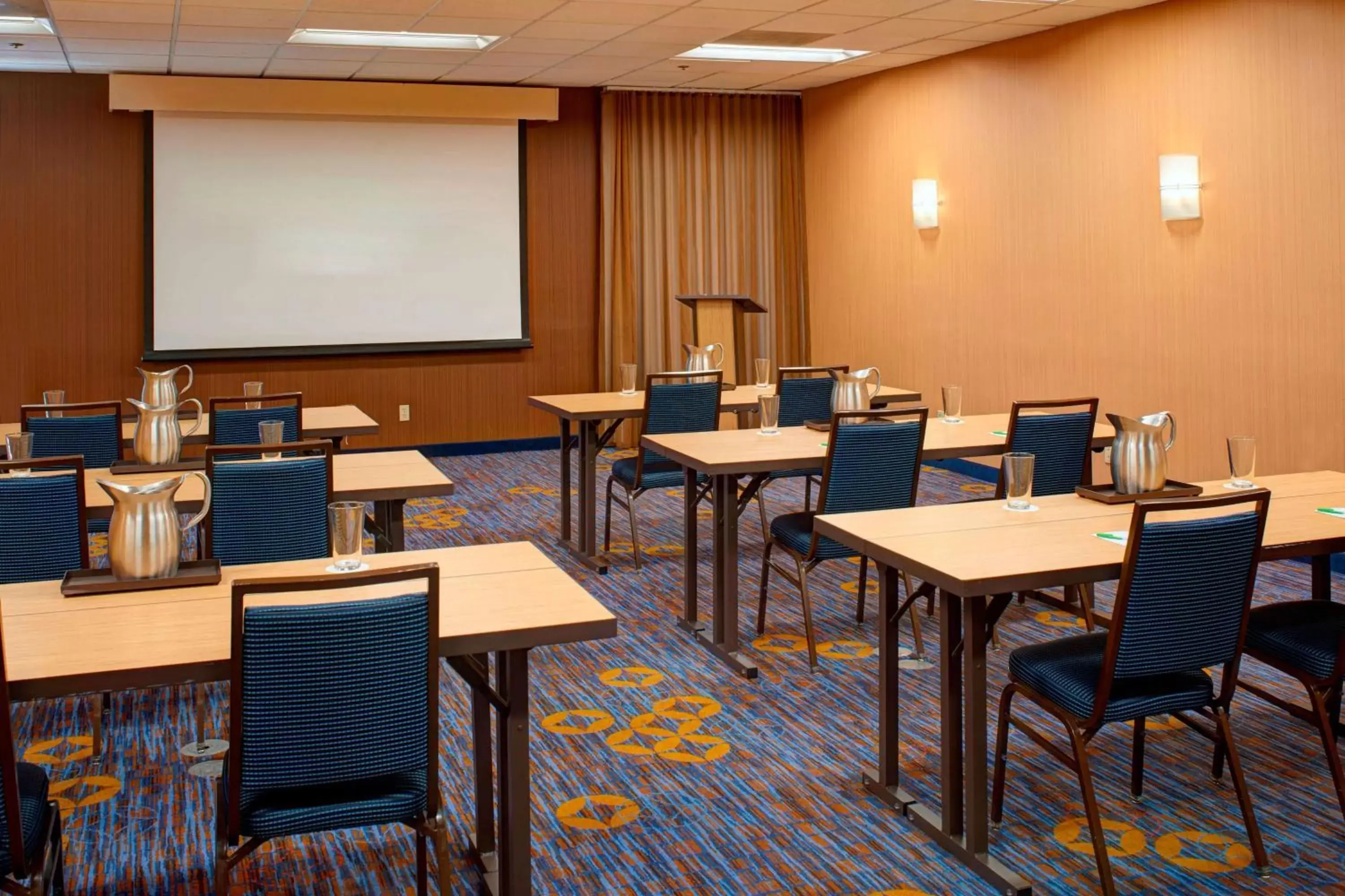 Meeting/conference room in Sonesta Select Detroit Auburn Hills