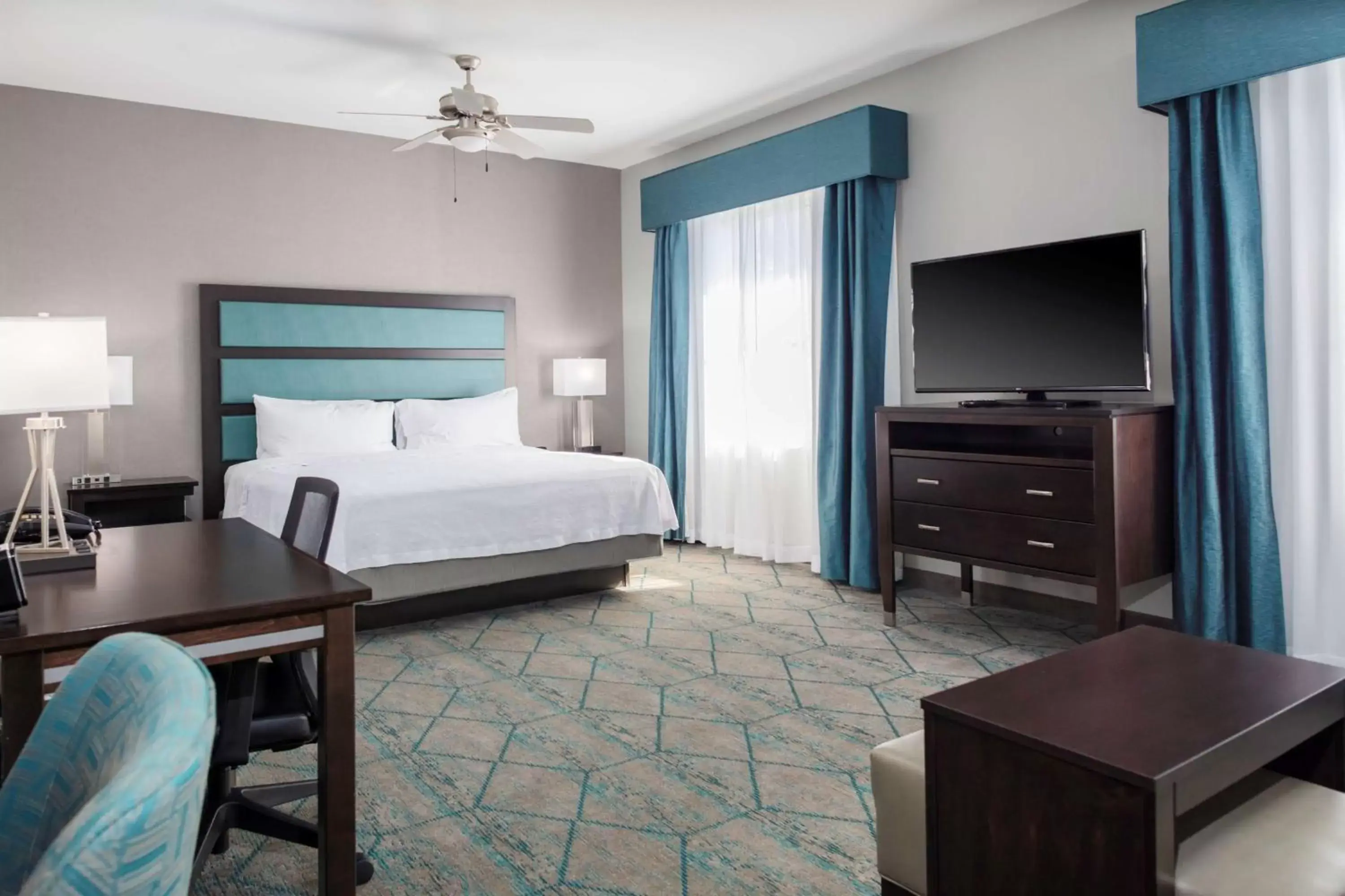 Bedroom, Bed in Homewood Suites by Hilton Phoenix Airport South