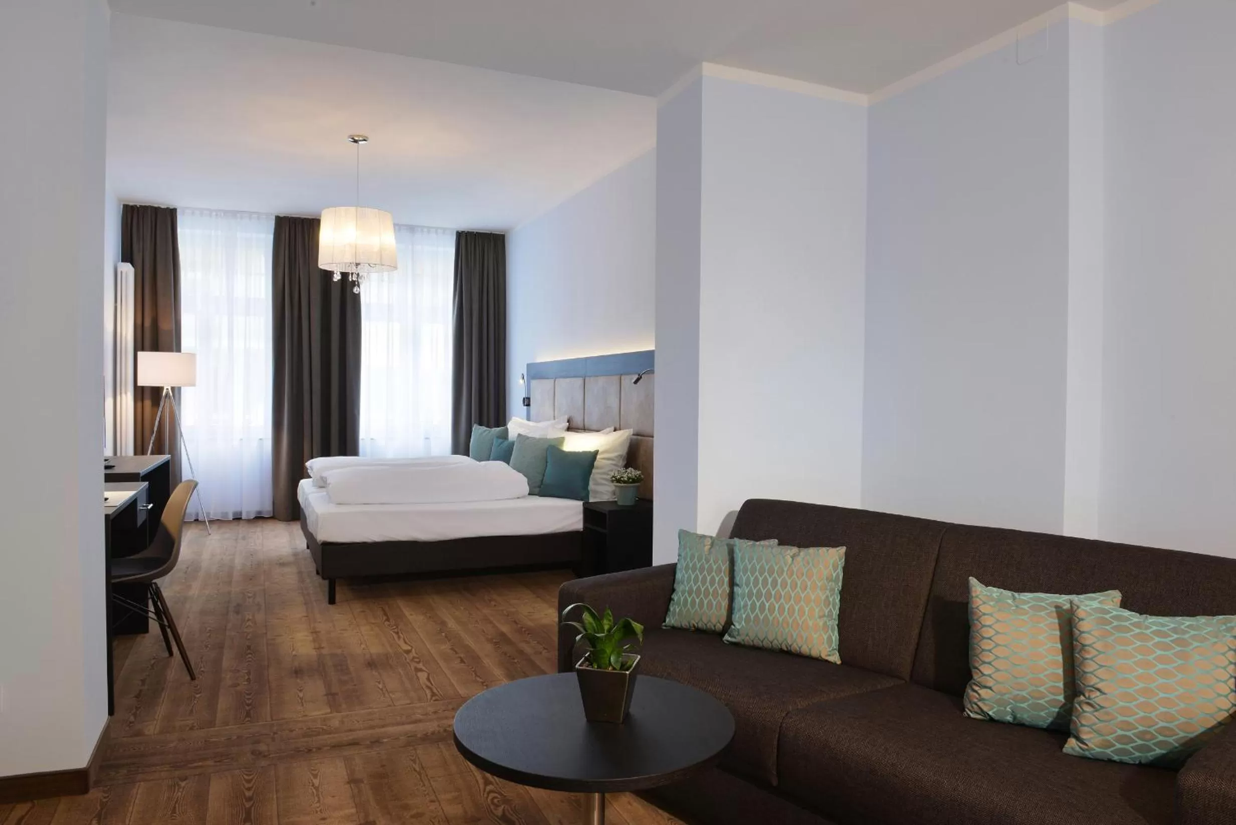 Photo of the whole room, Bed in UHU Gästehaus Superior