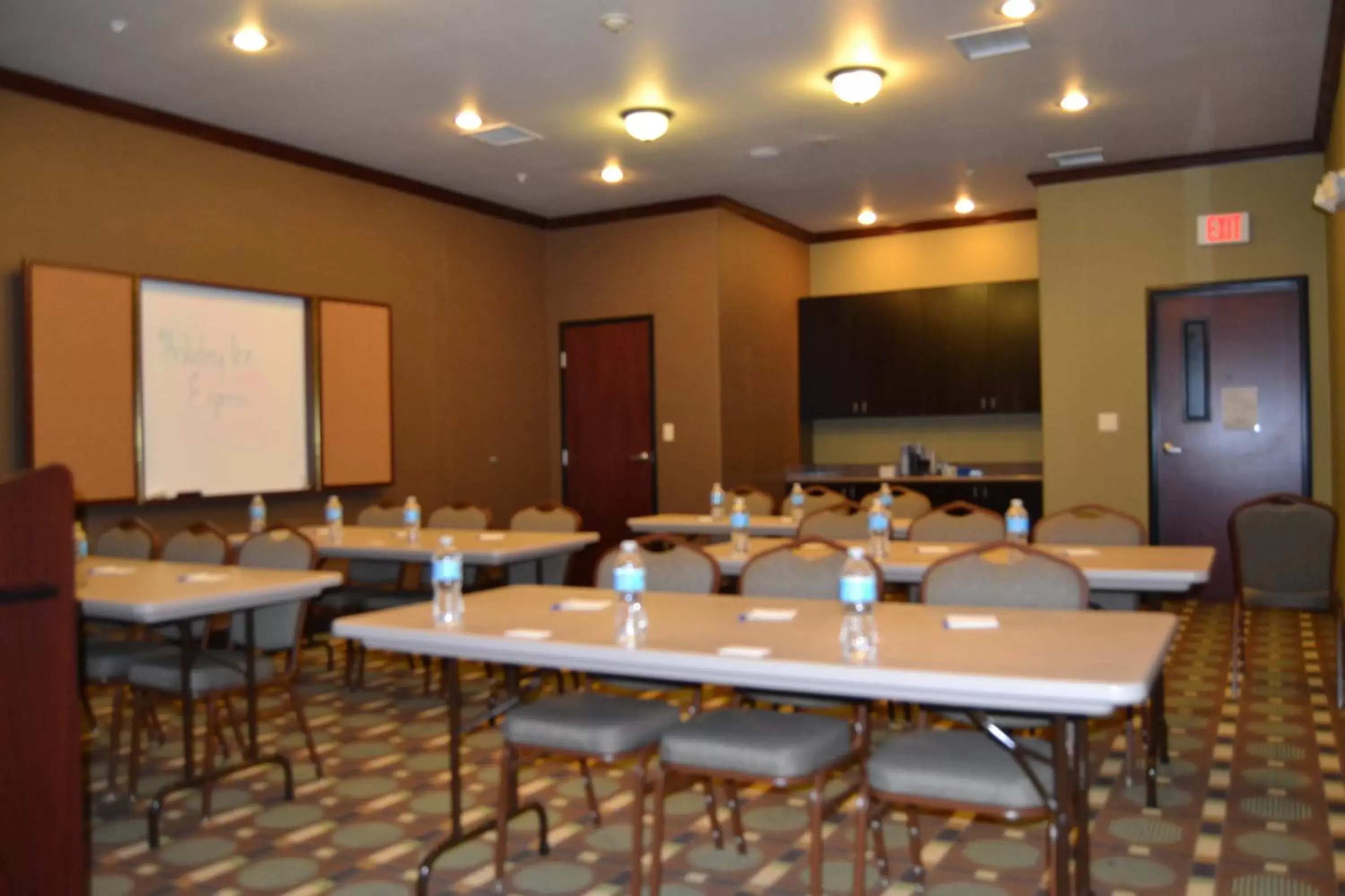 Meeting/conference room in Holiday Inn Express and Suites Heber Springs, an IHG Hotel
