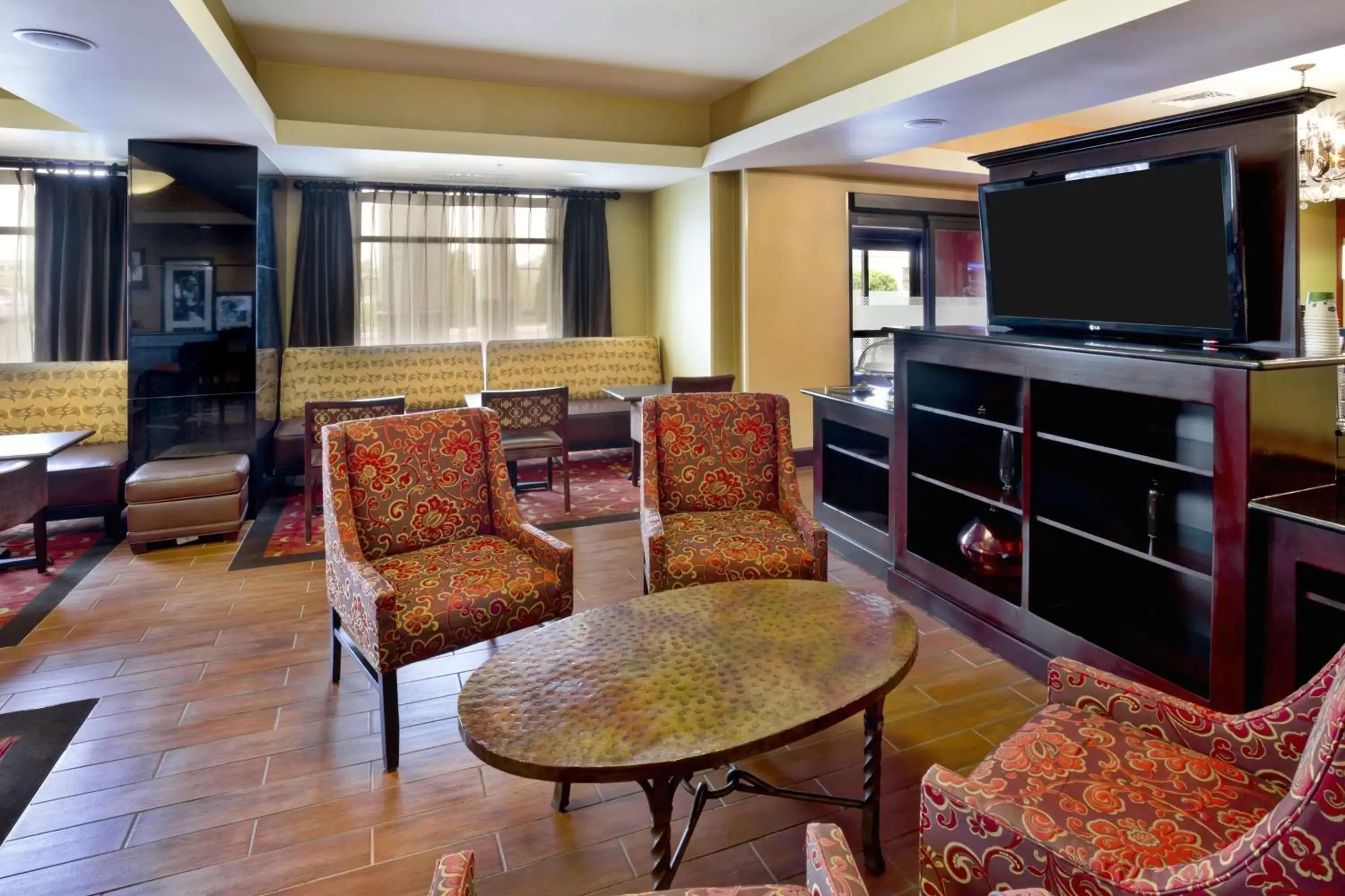 Lobby or reception, Seating Area in Hampton Inn Ft Wayne