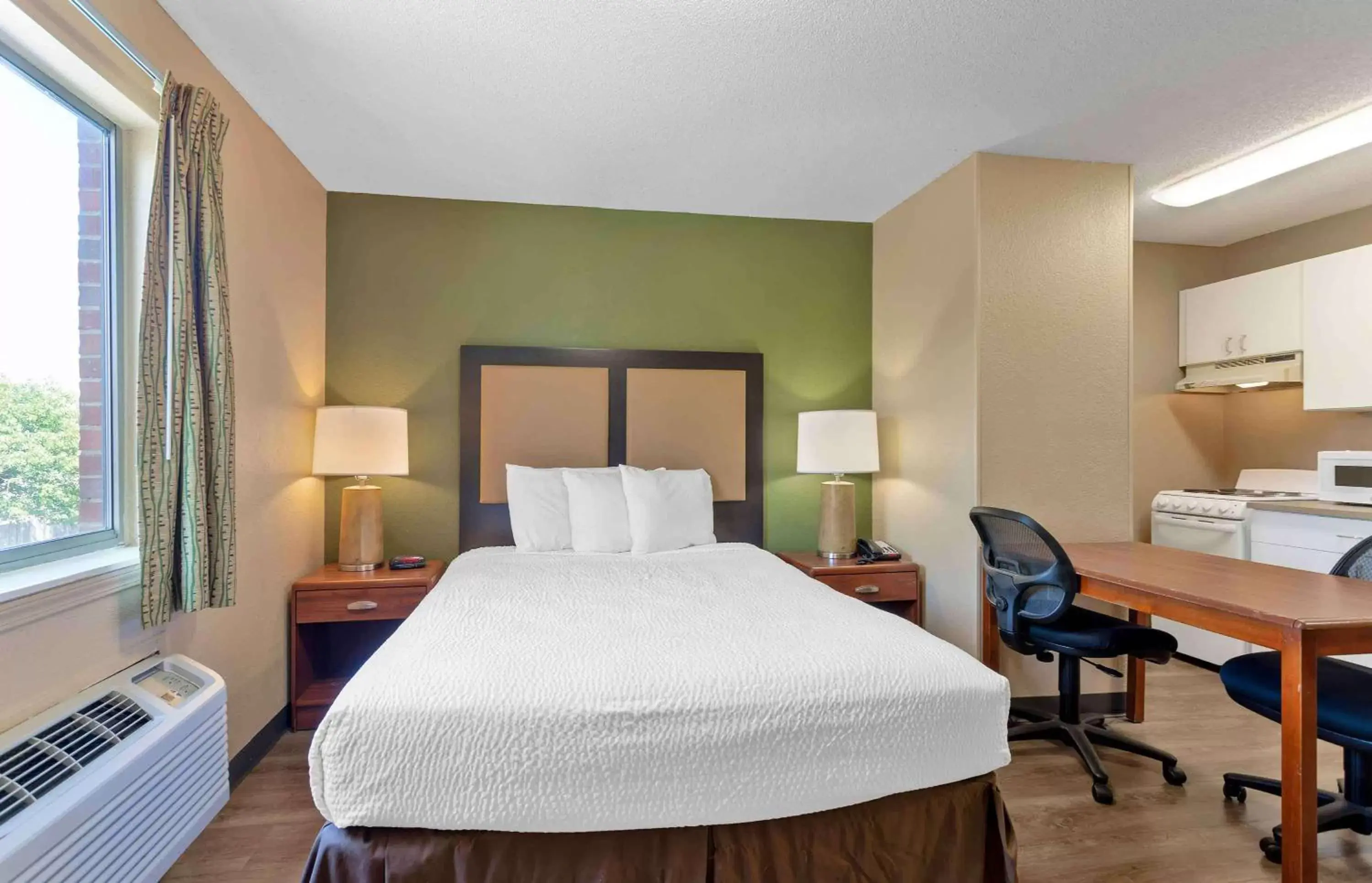 Bedroom, Bed in Extended Stay America Select Suites - Memphis - Cordova
