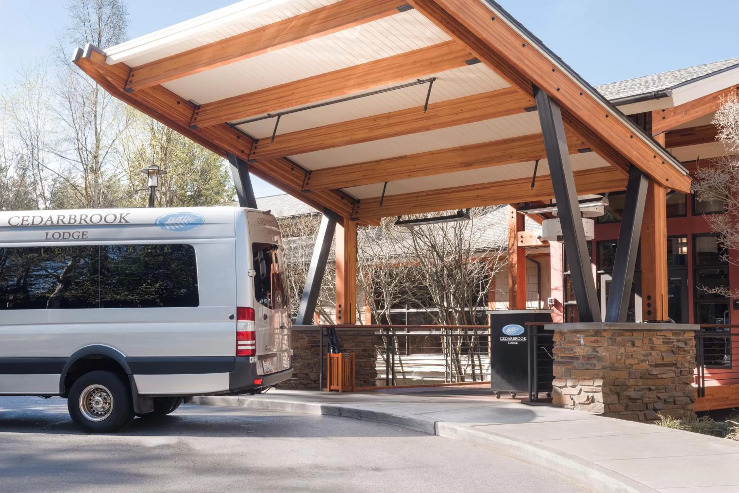 Facade/entrance in Cedarbrook Lodge