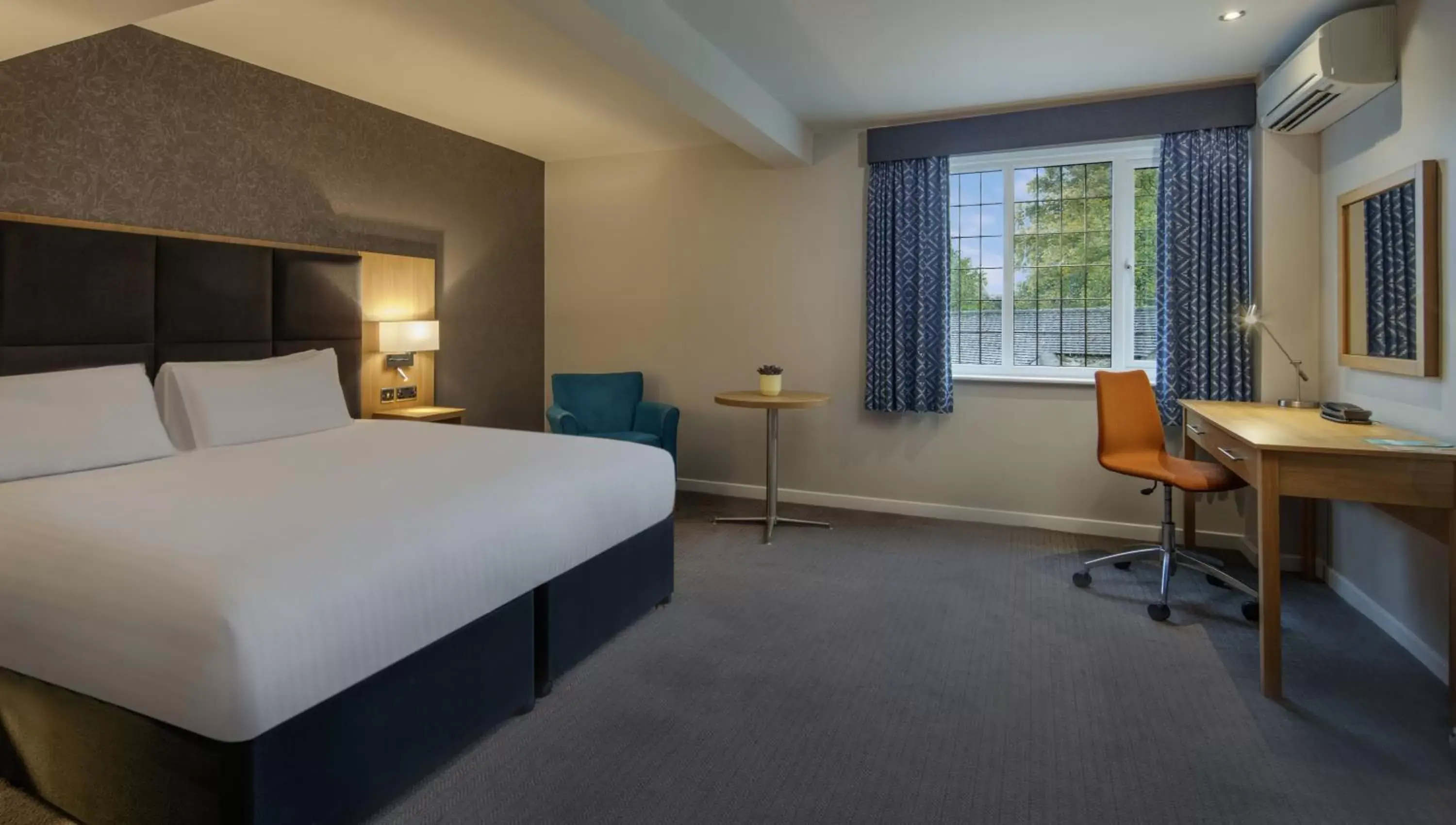 Bedroom, Bed in Sketchley Grange Hotel