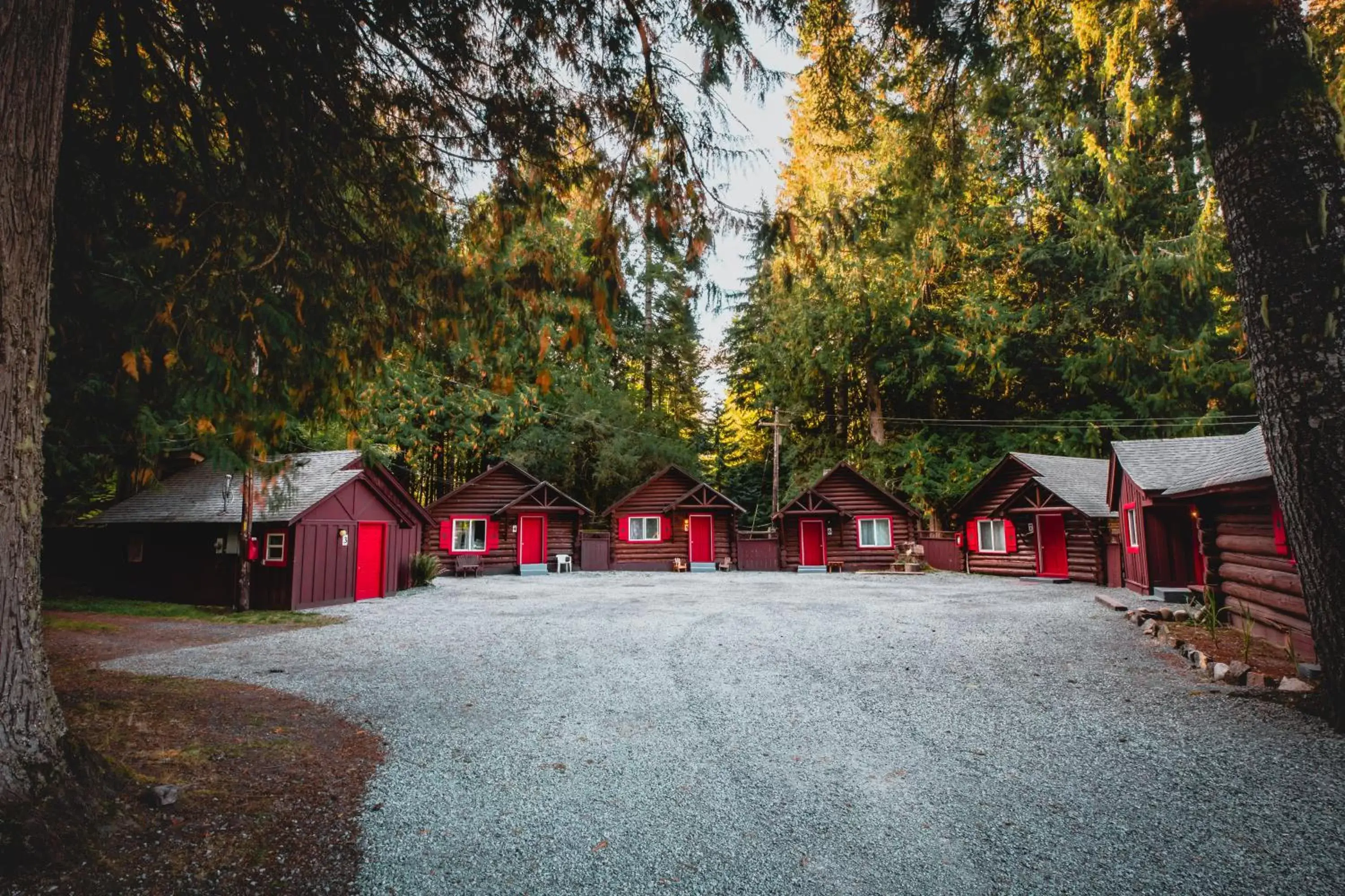 Property Building in Gateway Inn & Cabins