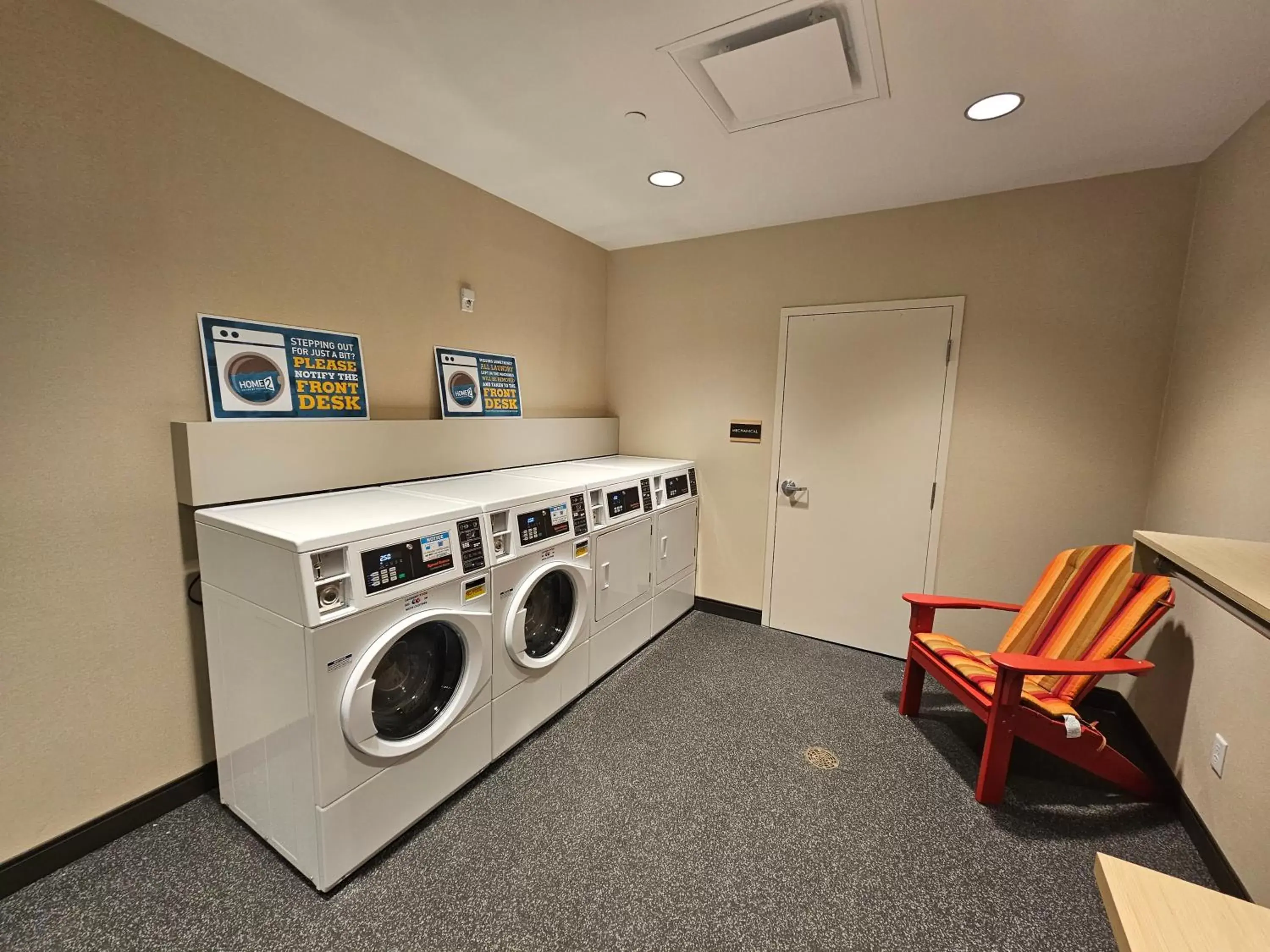 Seating area in Home2 Suites By Hilton Allentown Bethlehem Airport