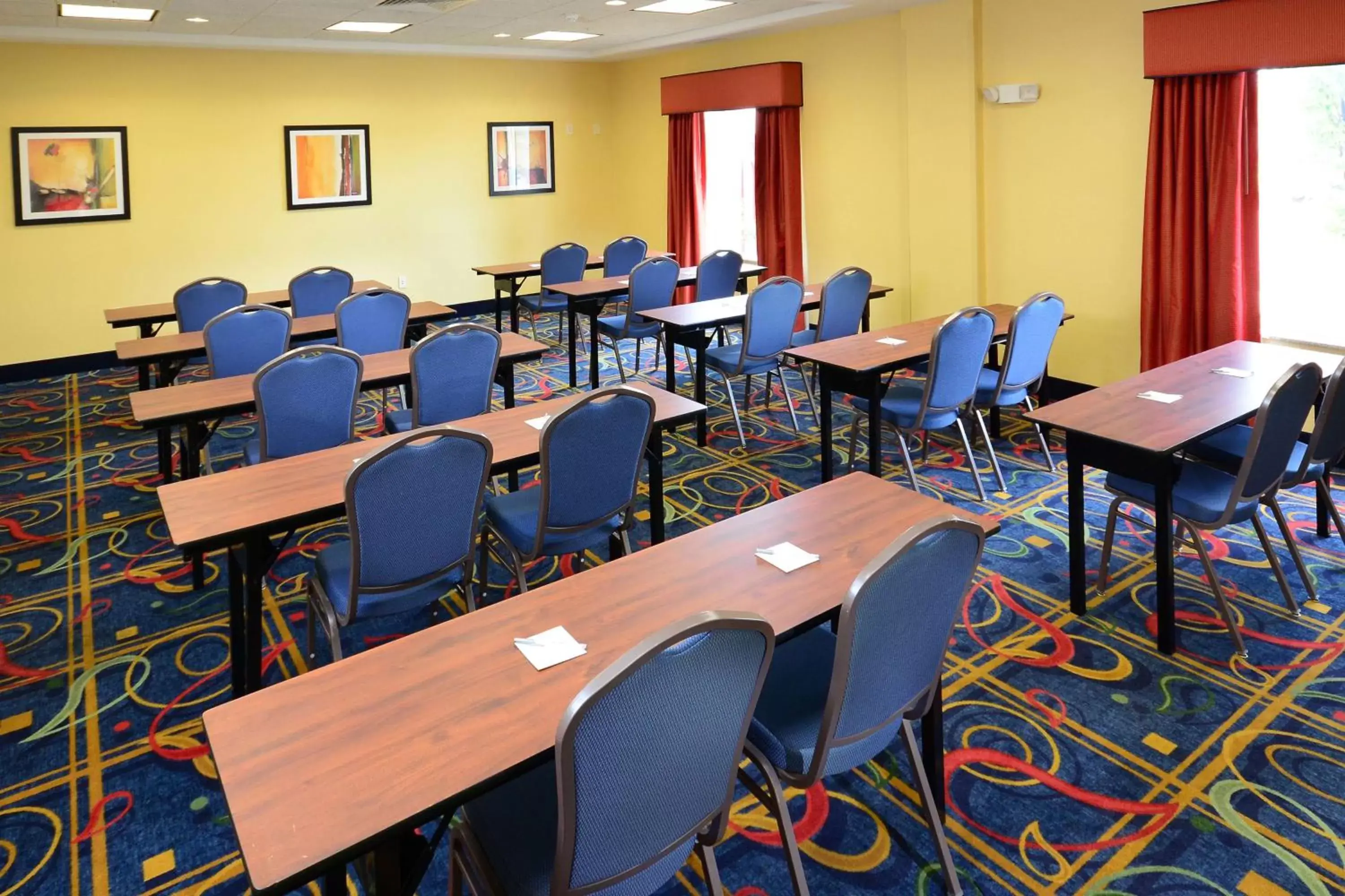 Meeting/conference room in Hampton Inn & Suites Huntersville