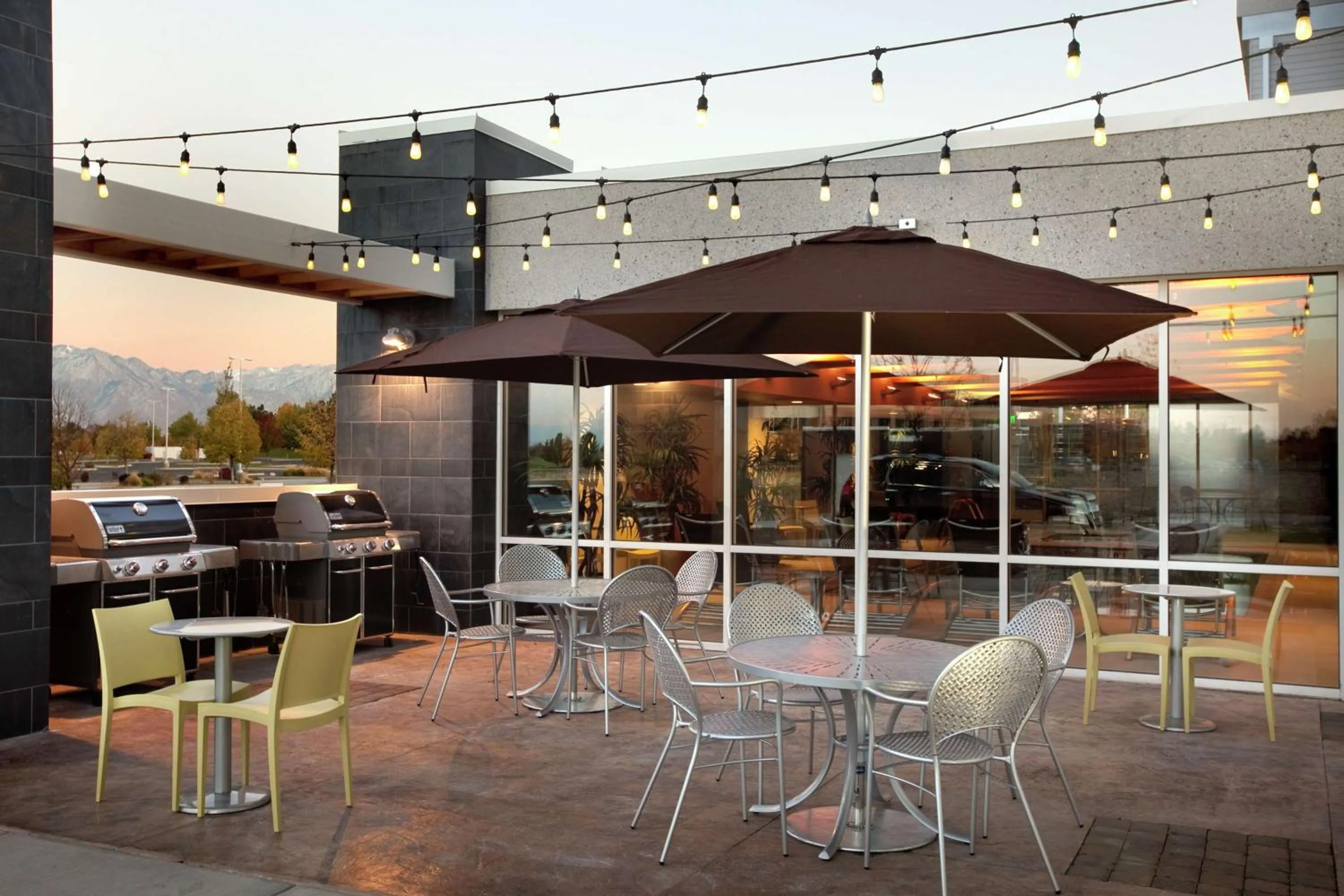Dining area in Home2 Suites by Hilton West Valley City
