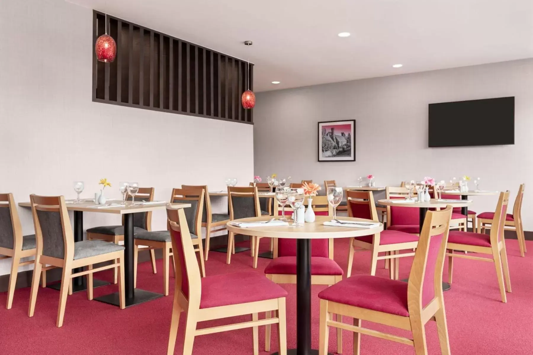 Restaurant/places to eat in Ramada by Wyndham Cobham Restaurant/places to eat in Ramada by Wyndham Cobham
